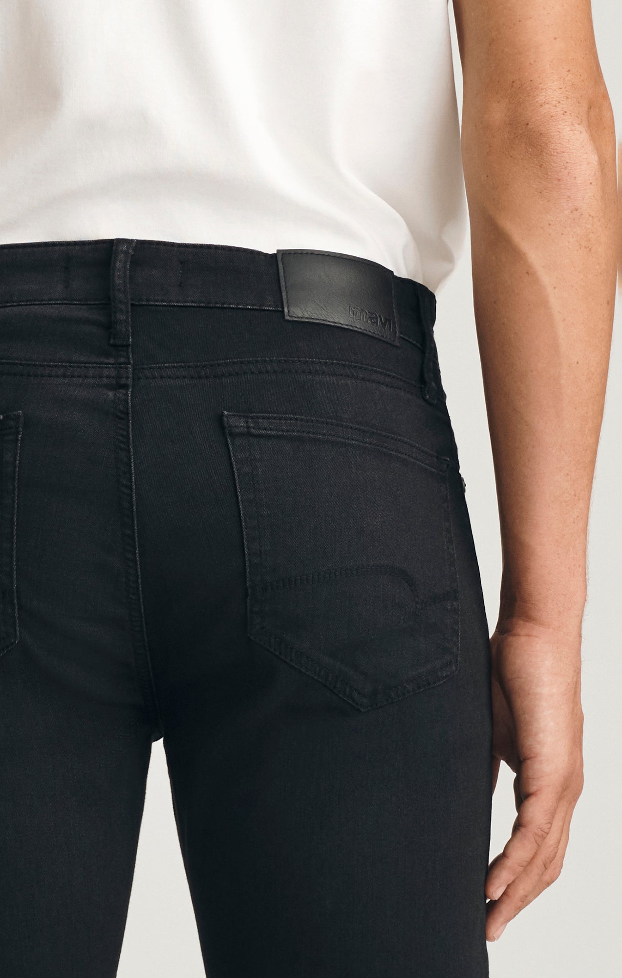 ZACH STRAIGHT LEG IN DARK SMOKE SUPERMOVE - Mavi Jeans