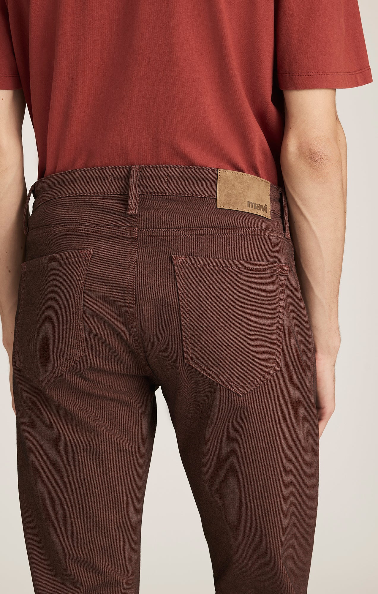 MARCUS SLIM STRAIGHT LEG IN ROSEWOOD ATHLETIC - Mavi Jeans