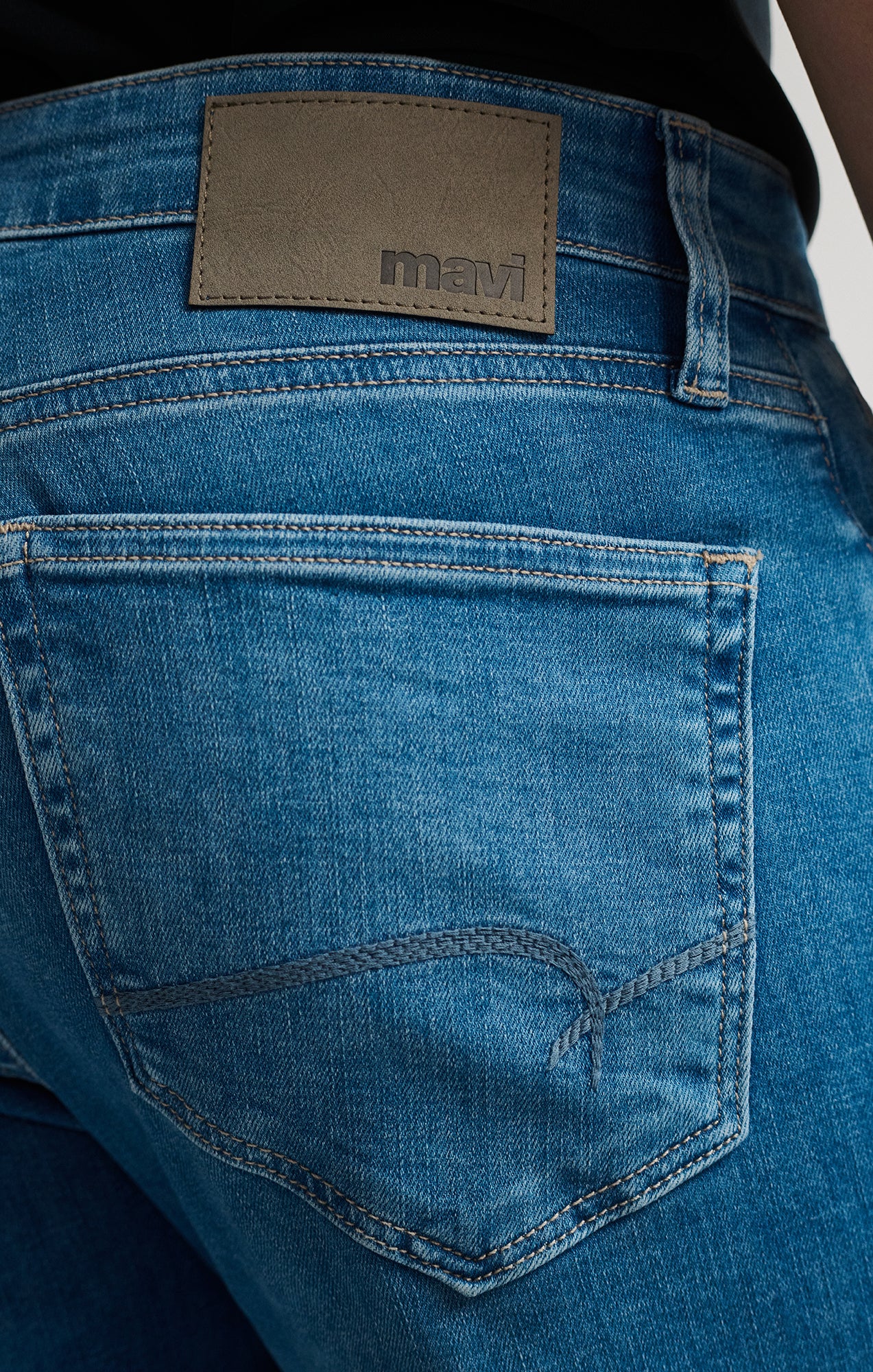 ZACH STRAIGHT LEG IN MID BRUSHED FEATHER BLUE - Mavi Jeans