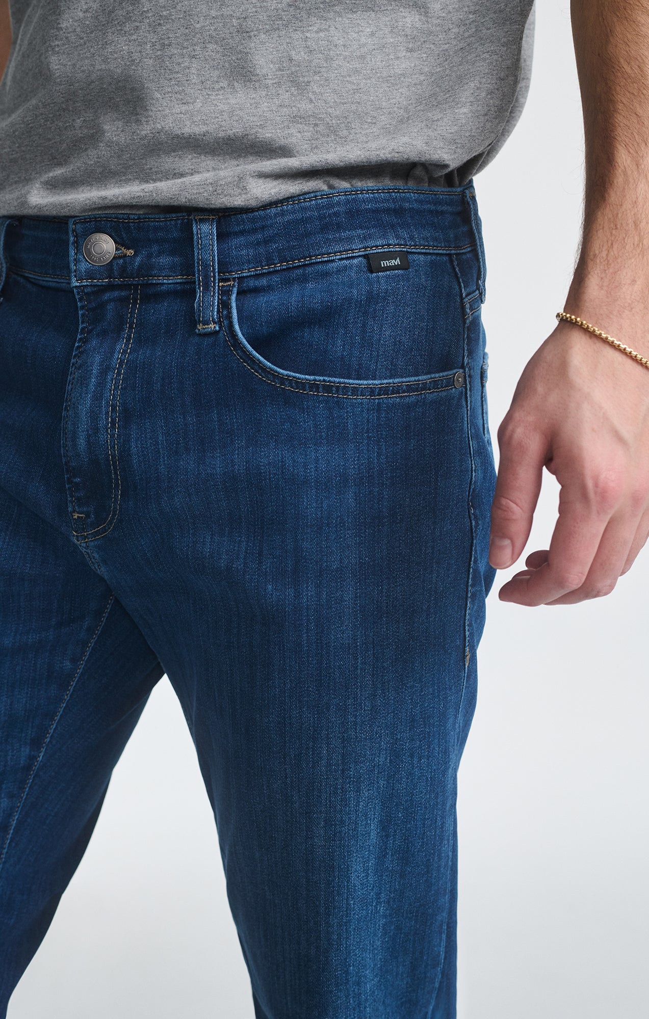 MARCUS SLIM STRAIGHT LEG IN DARK BRUSHED SUPERMOVE - Mavi Jeans