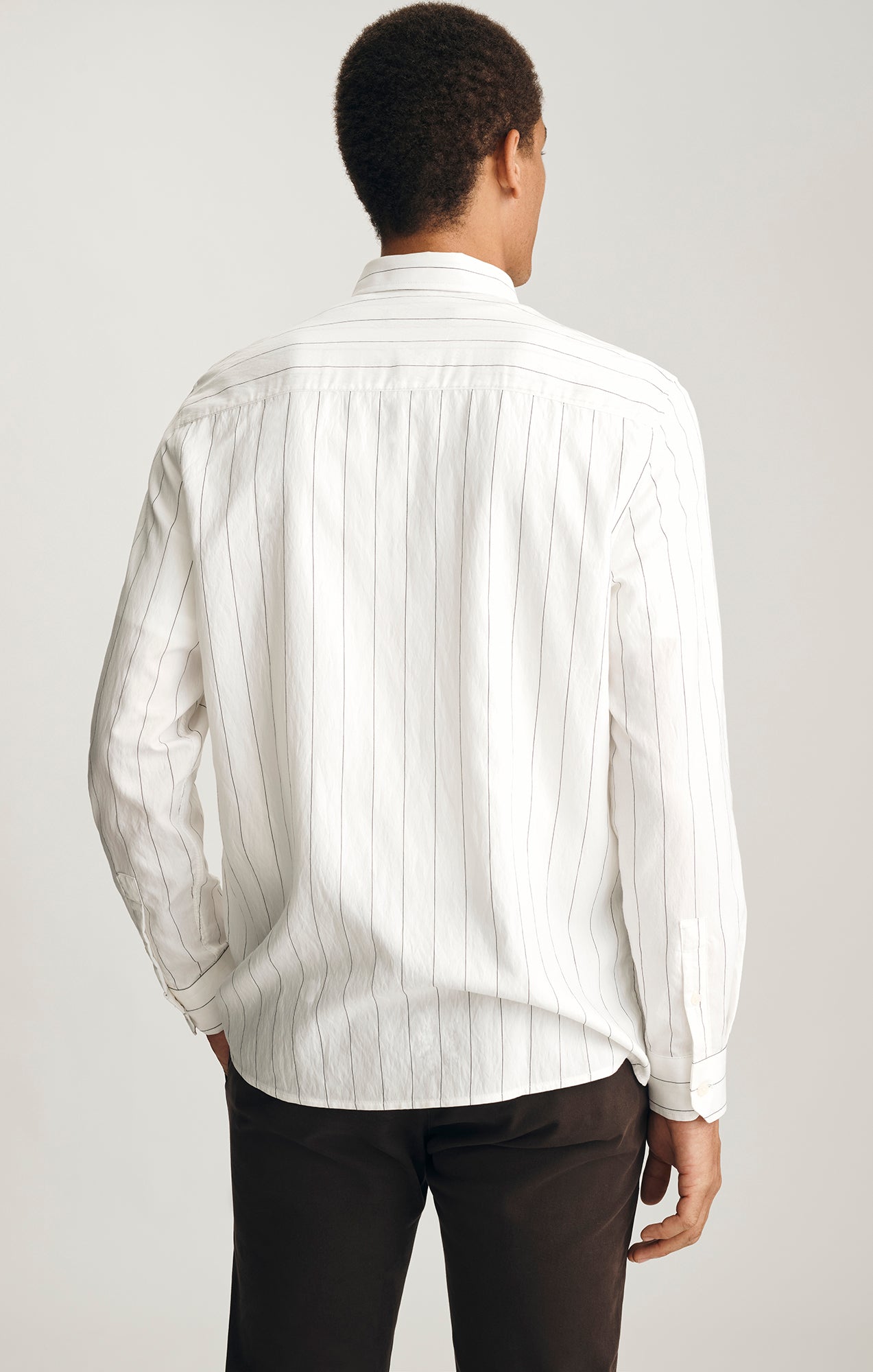 STRIPED LONG SLEEVE BUTTON-UP SHIRT IN ANTIQUE WHITE ZEMIN BLACK STRIPE