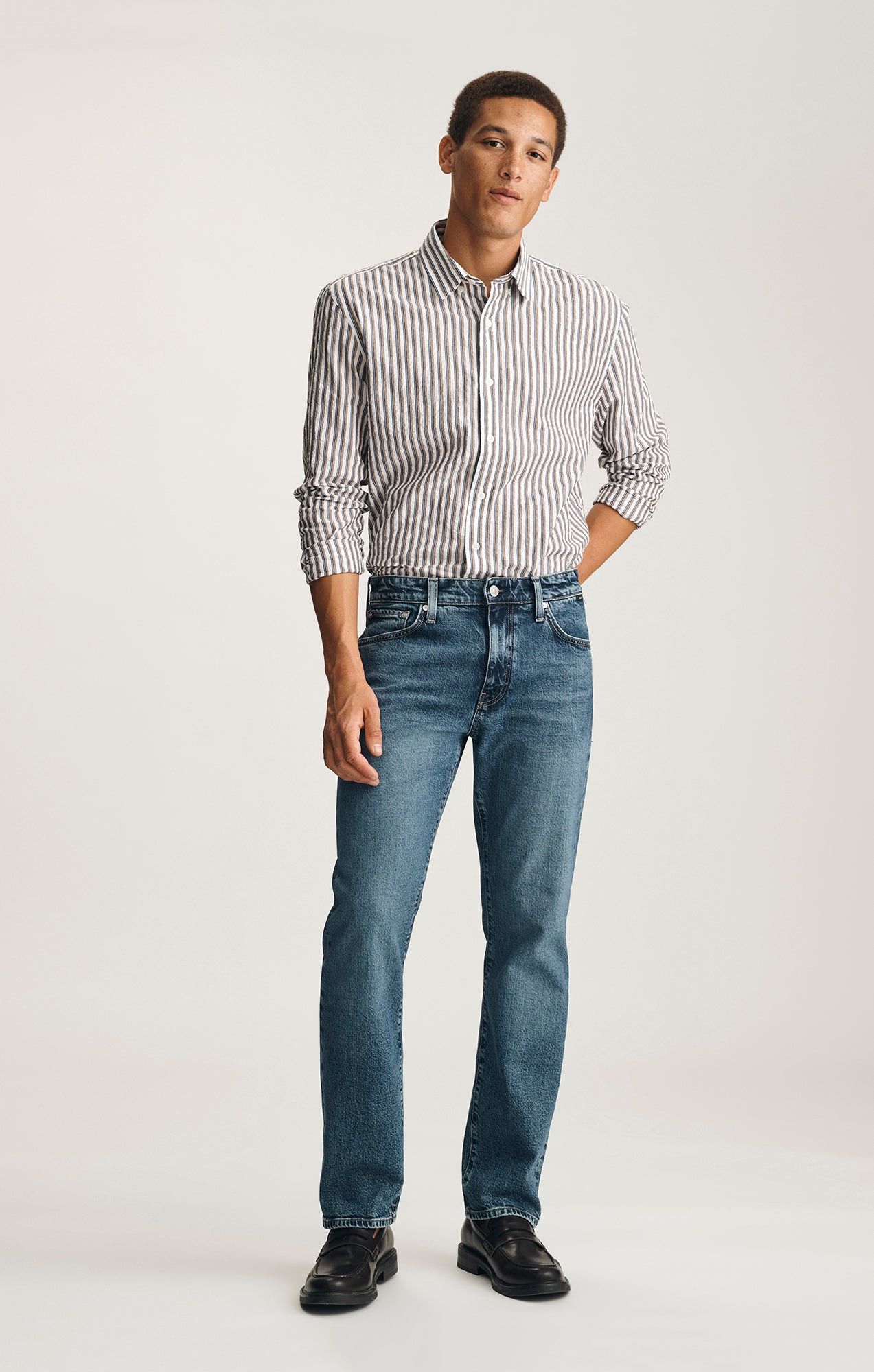 ZACH STRAIGHT LEG IN MID BRUSHED CLASSIC BLUE