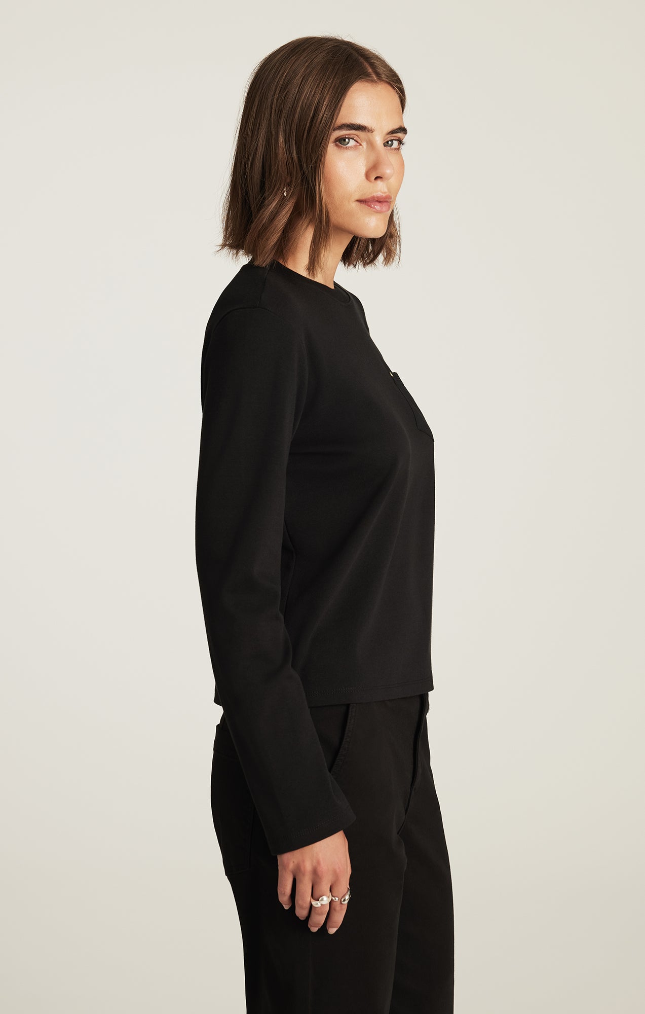ONE POCKET LONG SLEEVE T-SHIRT IN BLACK