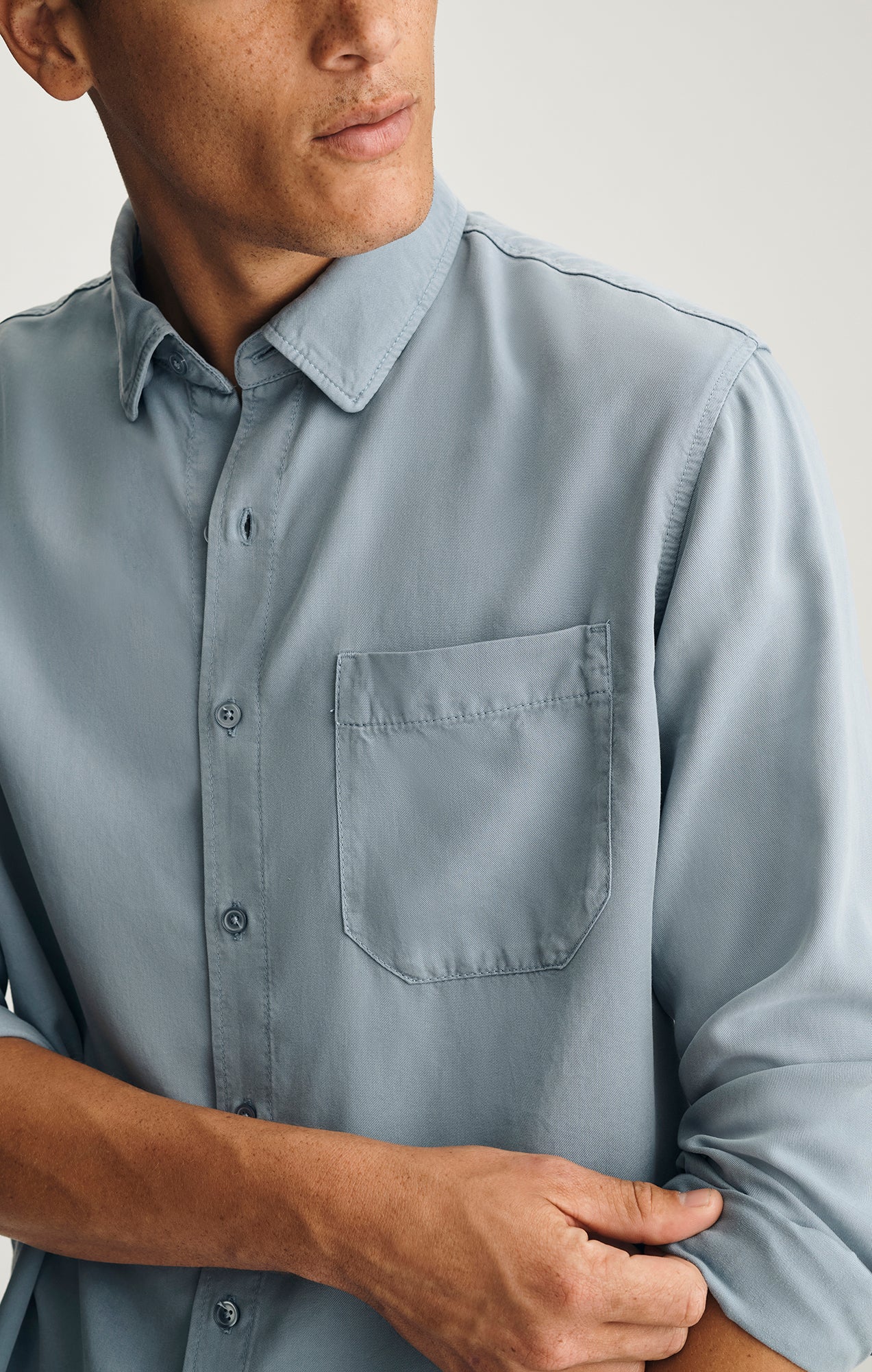TENCEL™ LONG SLEEVE BUTTON-UP SHIRT IN TRADEWINDS