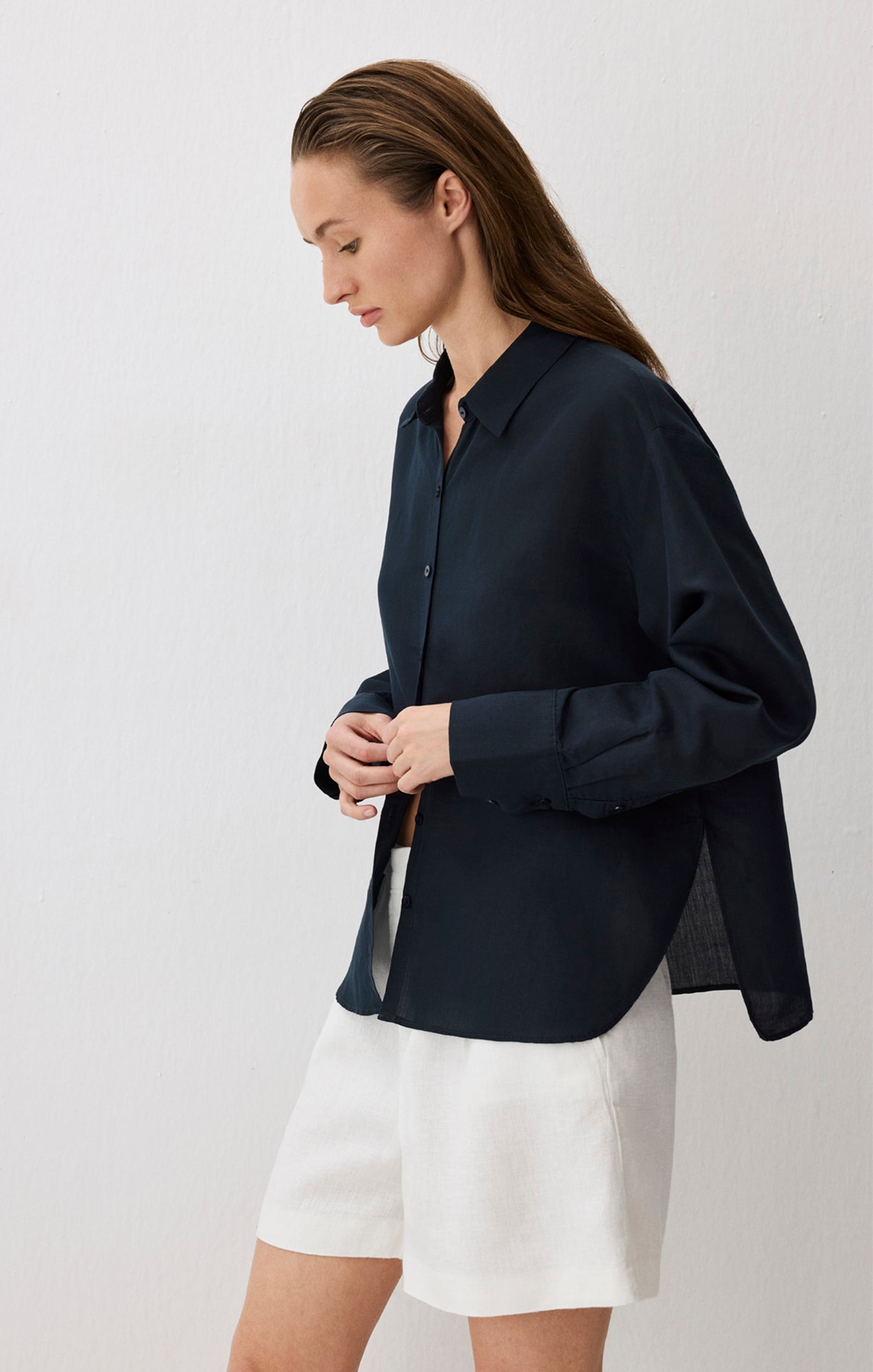 LONG SLEEVE TENCEL™ SHIRT IN BLACK IRIS - Mavi Jeans