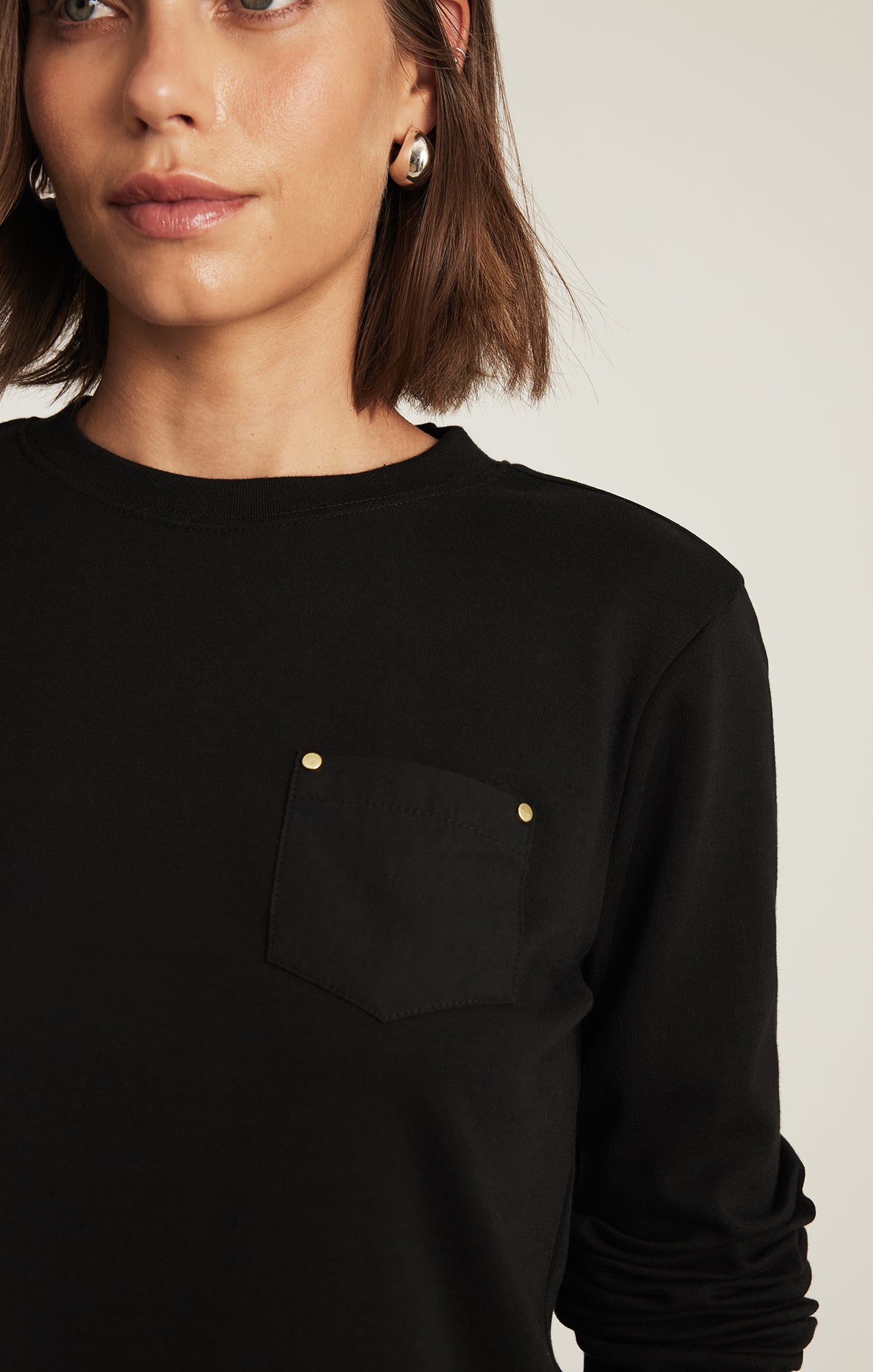 ONE POCKET LONG SLEEVE T-SHIRT IN BLACK