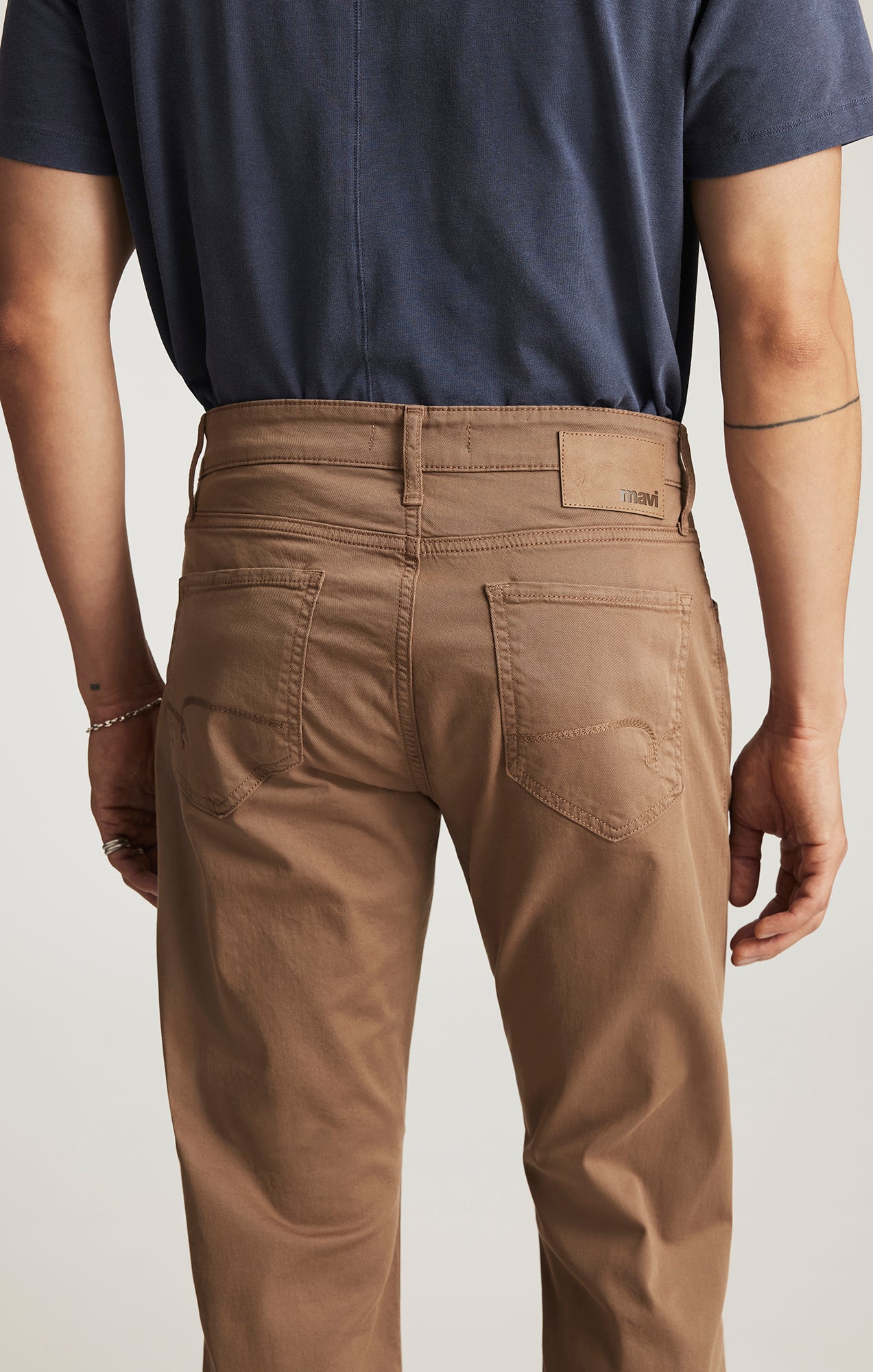 ZACH STRAIGHT LEG IN SHITAKE CASUAL TWILL - Mavi Jeans