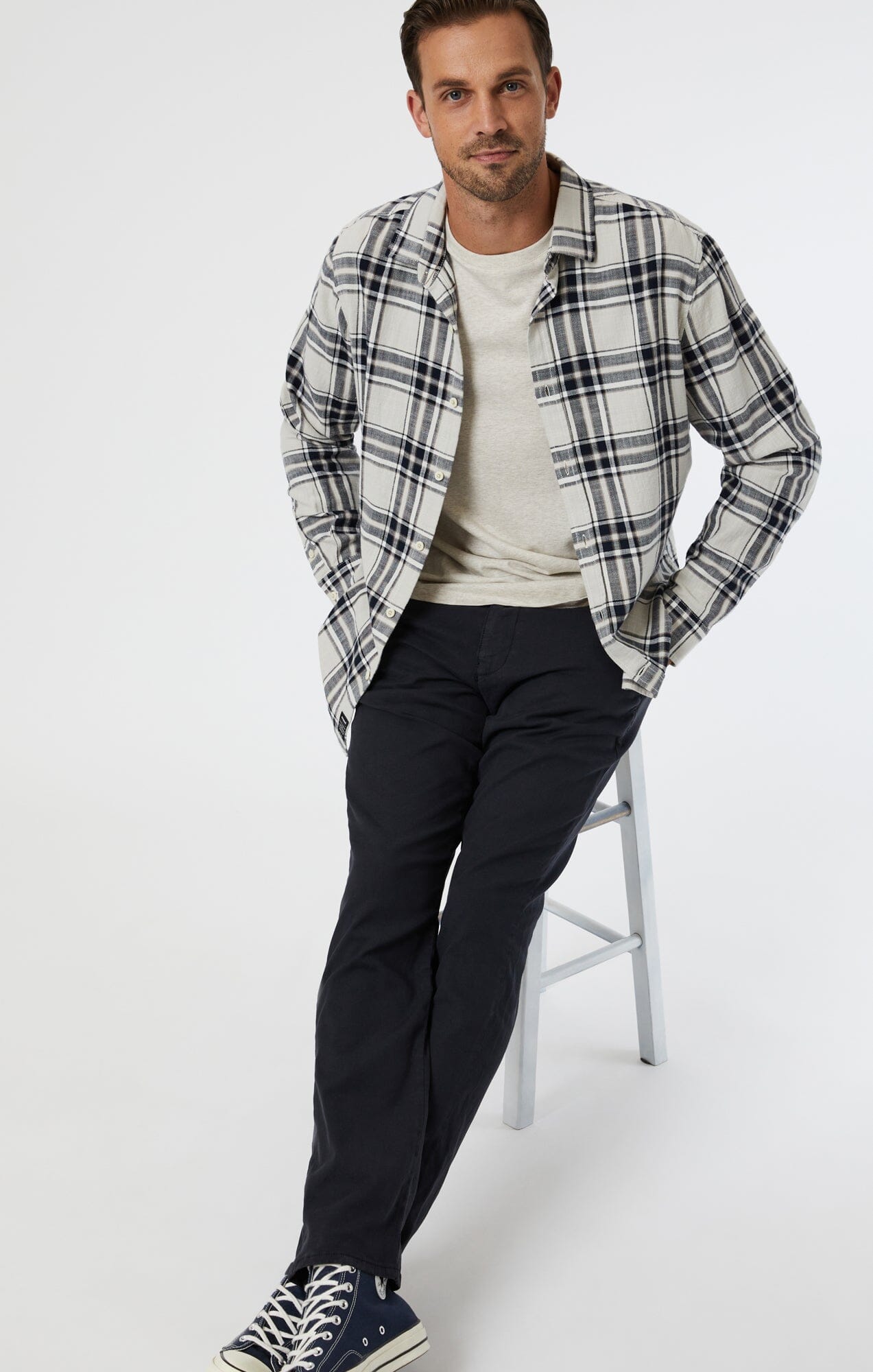 MILTON SLIM STRAIGHT CHINO IN DEEP NAVY LUXE TWILL - Mavi Jeans