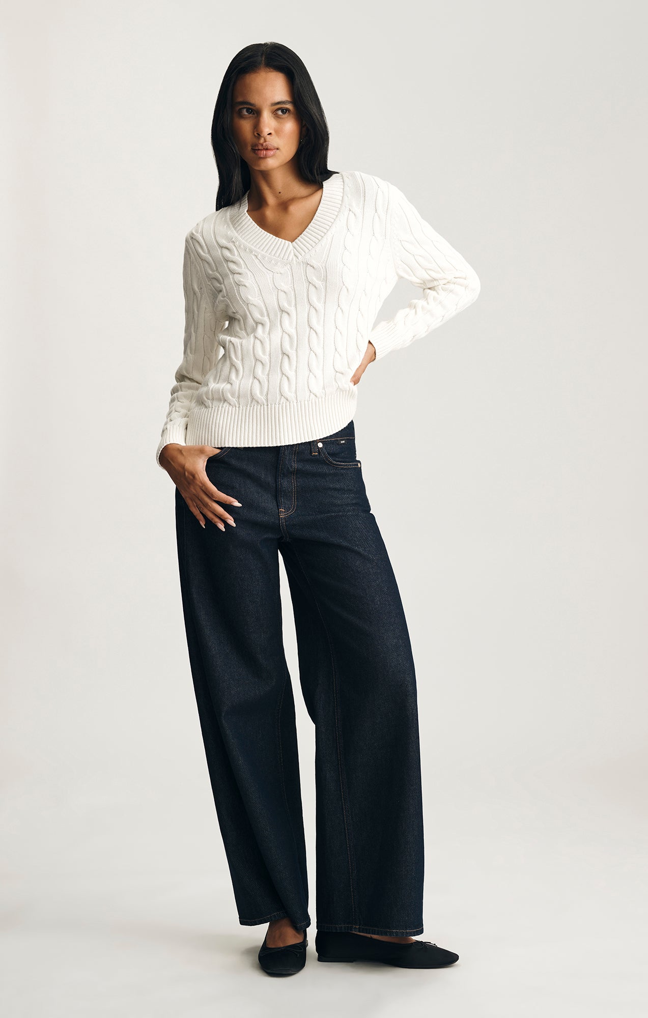 CABLE-KNIT V-NECK SWEATER IN ANTIQUE WHITE - Mavi Jeans