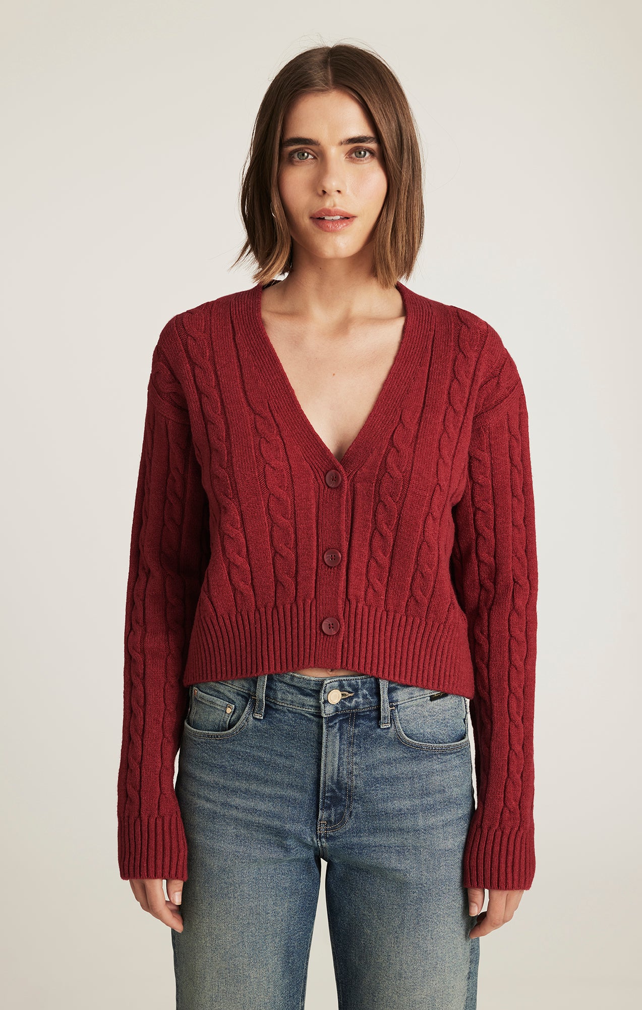CROPPED CABLE-KNIT CARDIGAN IN RIO RED