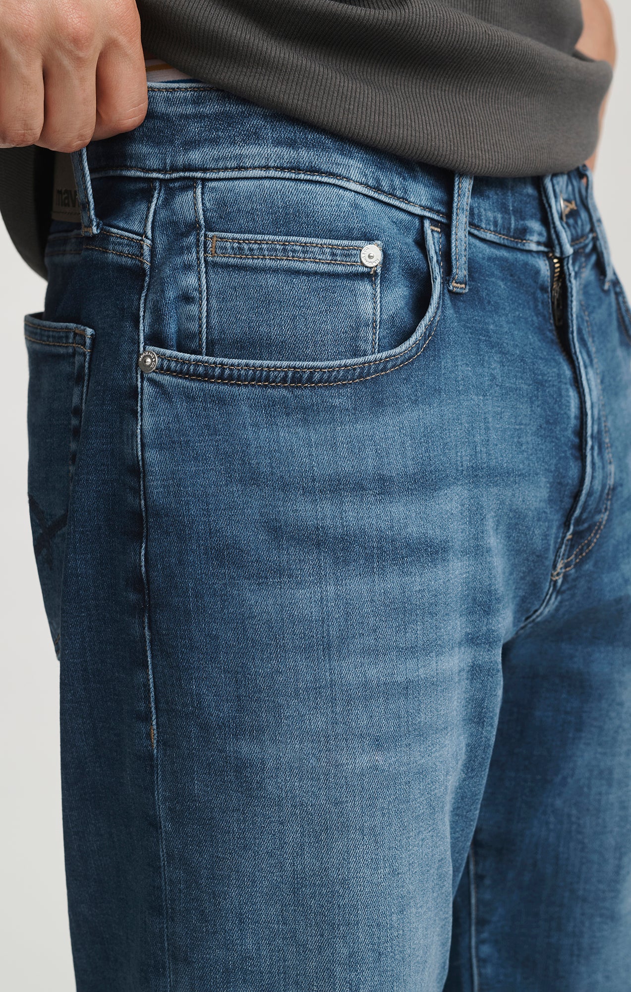 ZACH STRAIGHT LEG IN DARK BRUSHED FEATHER BLUE - Mavi Jeans