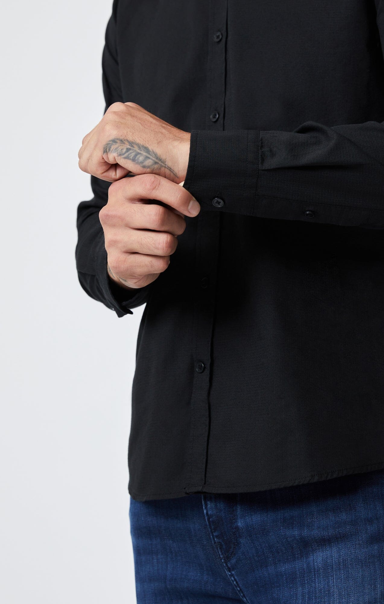 BUTTON-UP LONG SLEEVE SHIRT IN BLACK - Mavi Jeans