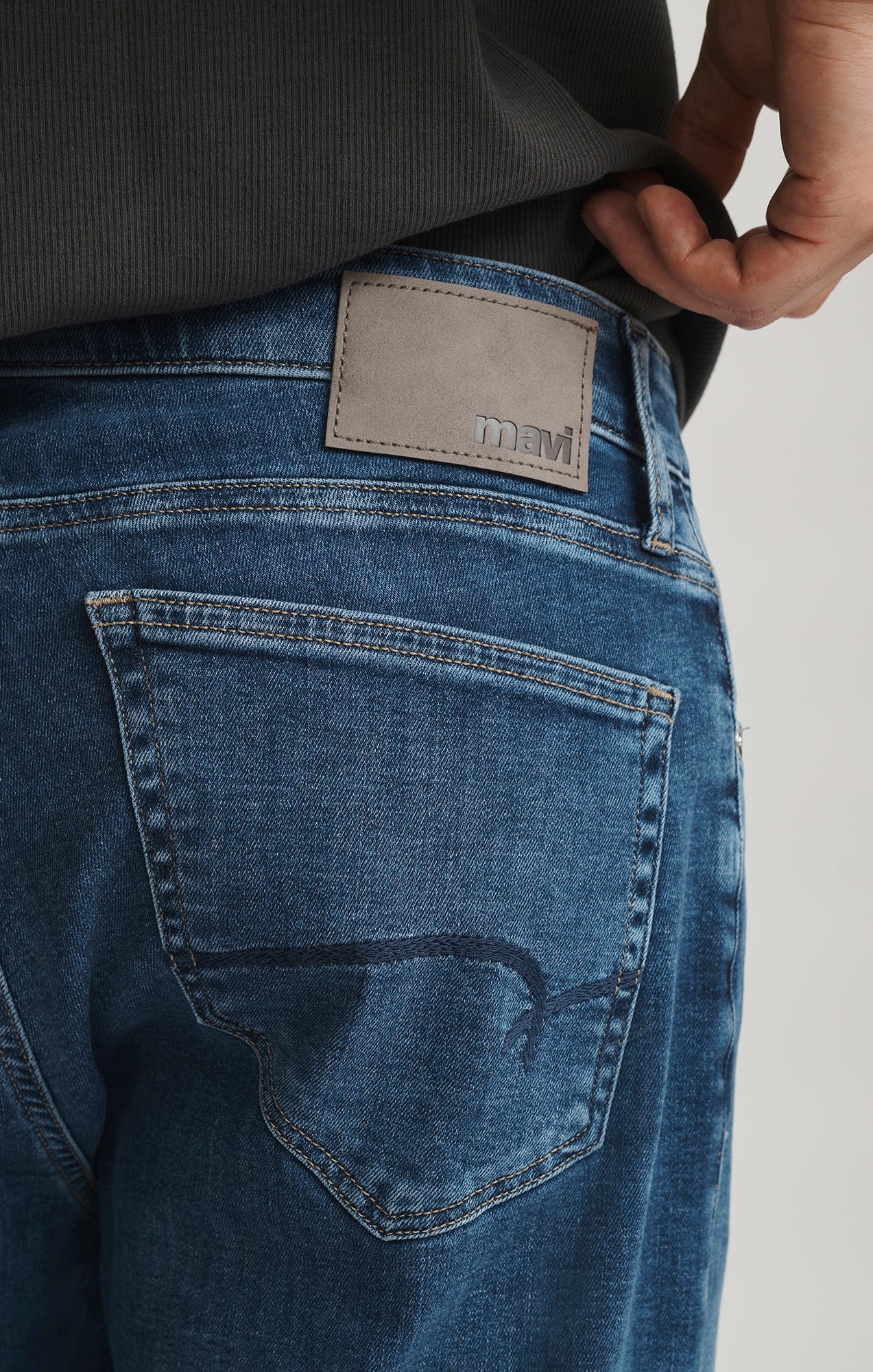 ZACH STRAIGHT LEG IN DARK BRUSHED FEATHER BLUE - Mavi Jeans