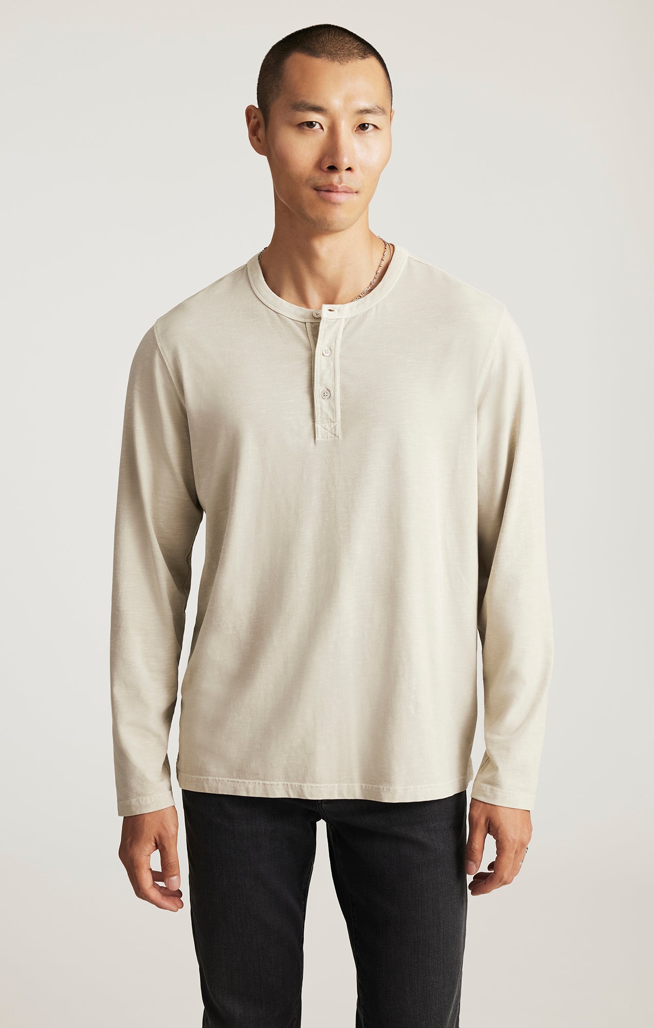 LONG SLEEVE HENLEY T-SHIRT IN PELICAN - Mavi Jeans