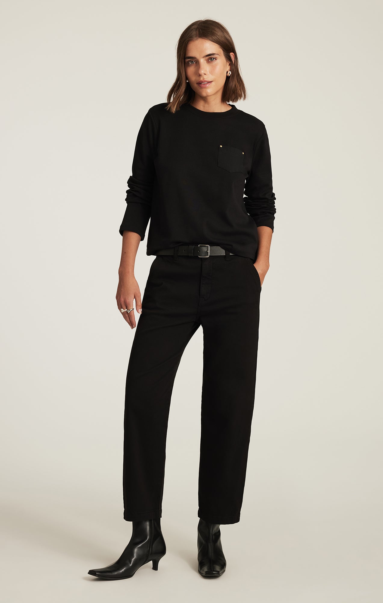ONE POCKET LONG SLEEVE T-SHIRT IN BLACK