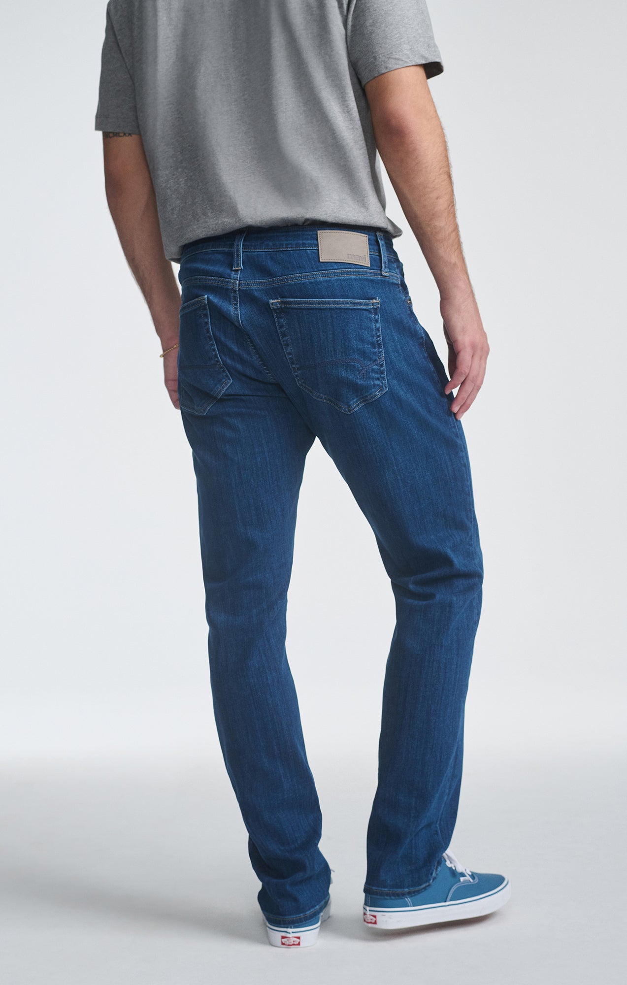 MARCUS SLIM STRAIGHT LEG IN DARK BRUSHED SUPERMOVE - Mavi Jeans