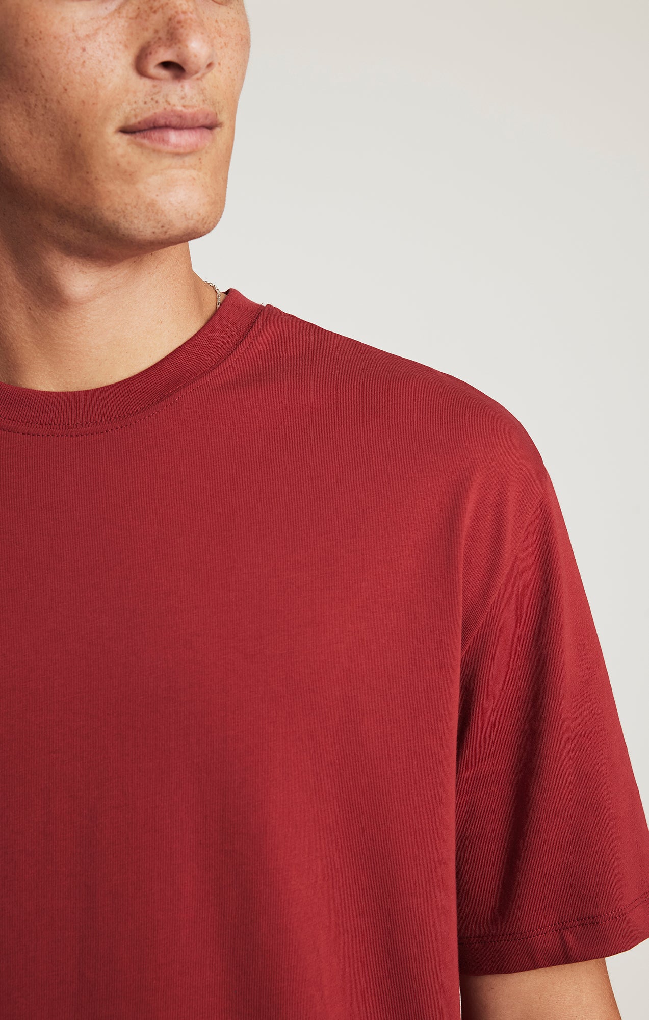 BASIC SHORT SLEEVE T-SHIRT IN WINERY - Mavi Jeans