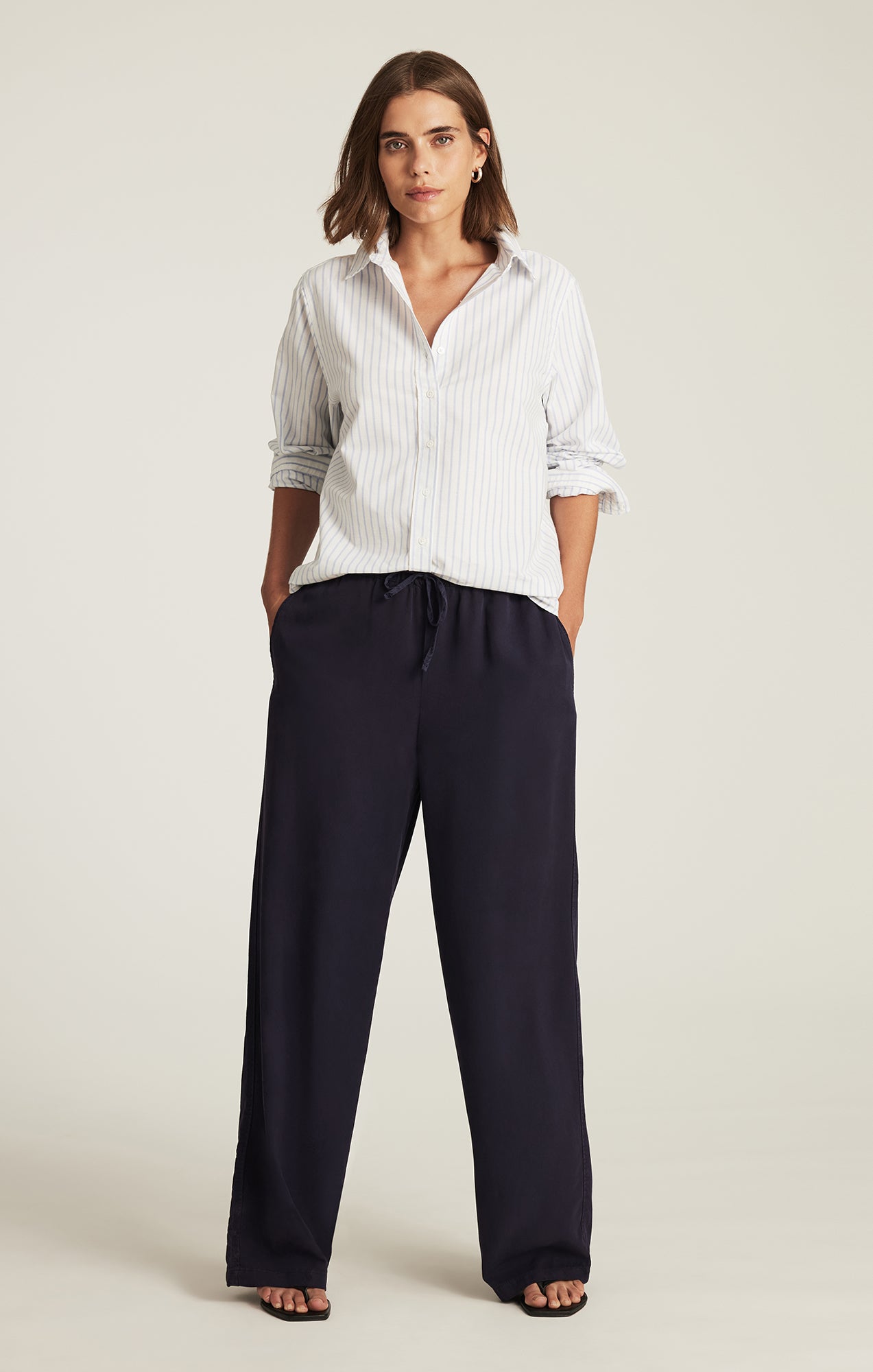 LONG SLEEVE BUTTON-UP SHIRT IN WHITE BLUE STRIPE