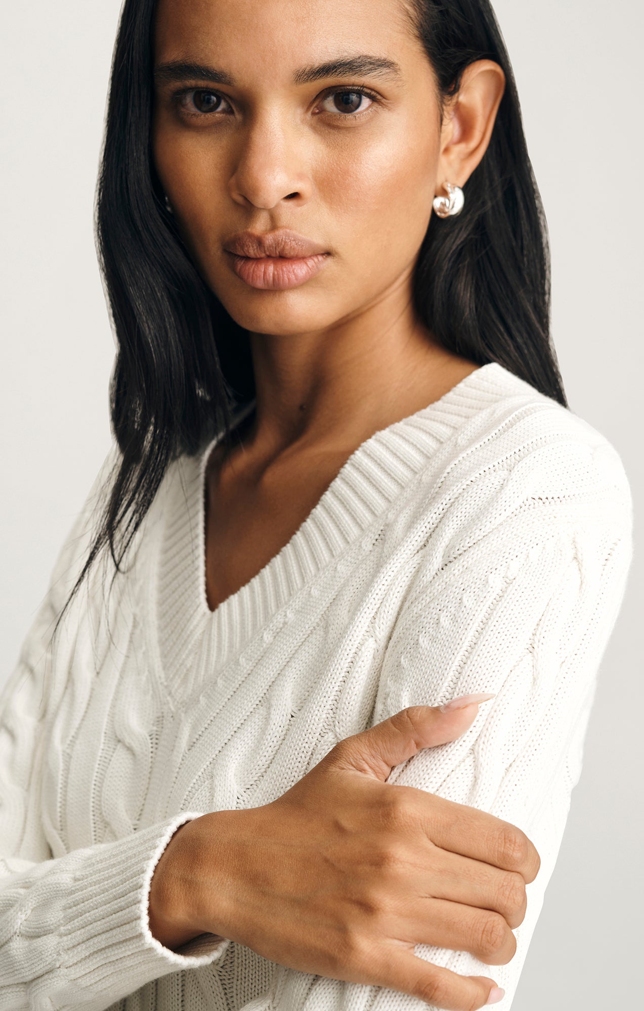CABLE-KNIT V-NECK SWEATER IN ANTIQUE WHITE - Mavi Jeans