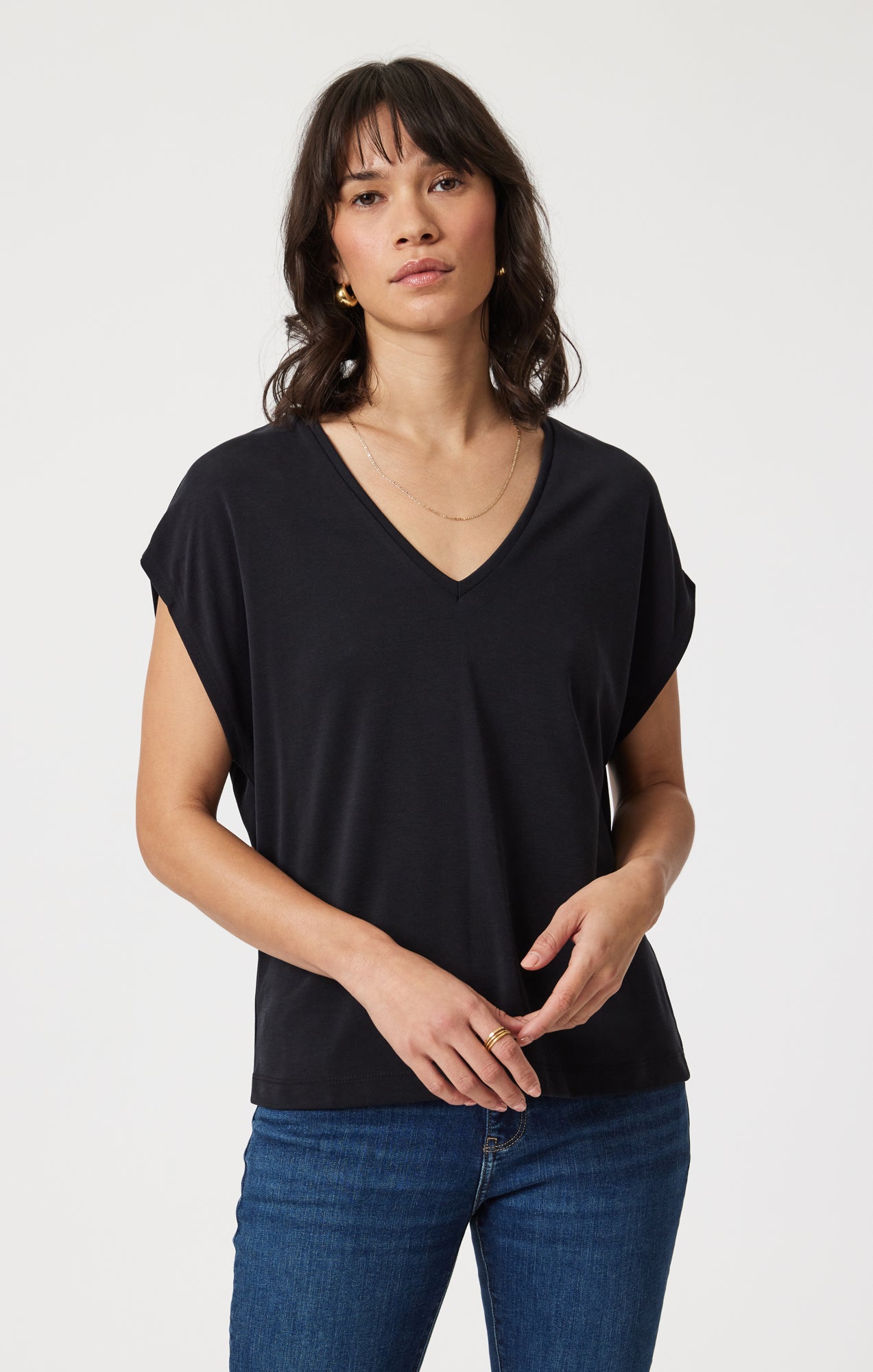 Mavi Women's Luxe Touch TENCEL™ V-Neck T-Shirt In Black – Mavi Jeans
