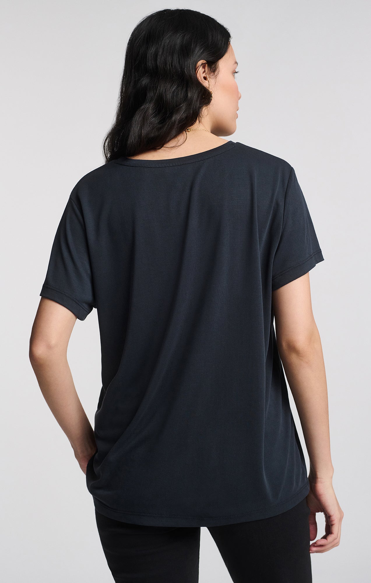 LUXE TOUCH TENCEL™ CREW NECK T-SHIRT IN BLACK - Mavi Jeans
