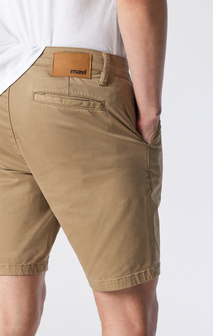NOAH SHORTS IN BRITISH KHAKI TWILL - Mavi Jeans