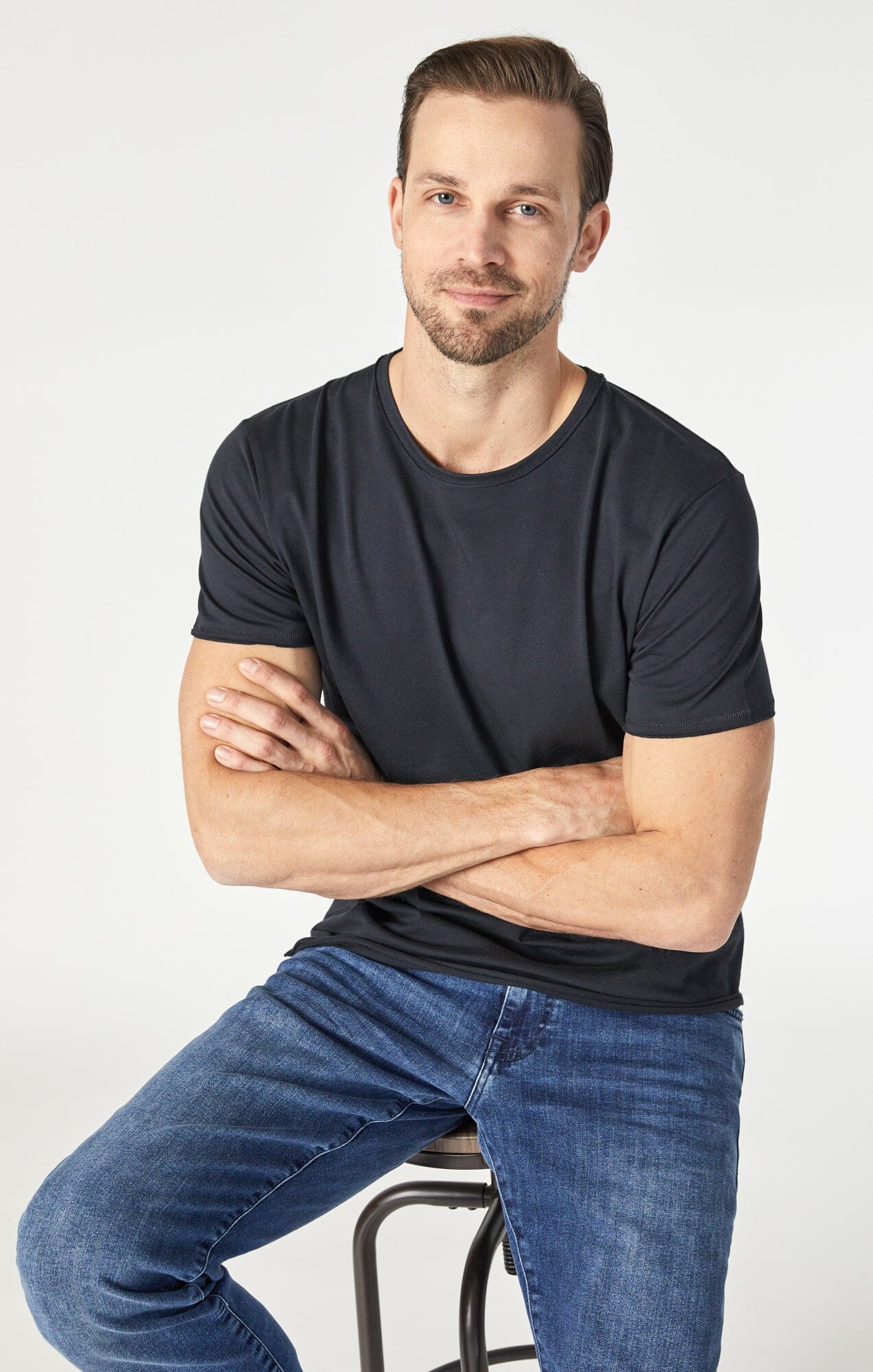 RAW EDGE NECK T-SHIRT IN BLACK - Mavi Jeans