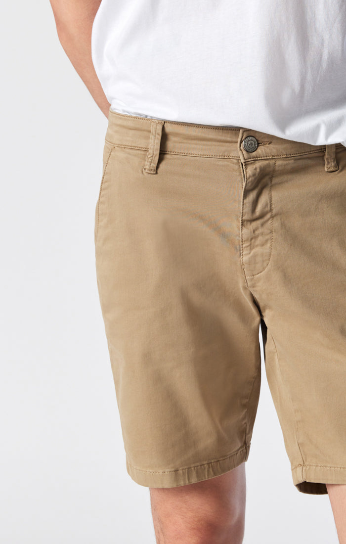 NOAH SHORTS IN BRITISH KHAKI TWILL - Mavi Jeans