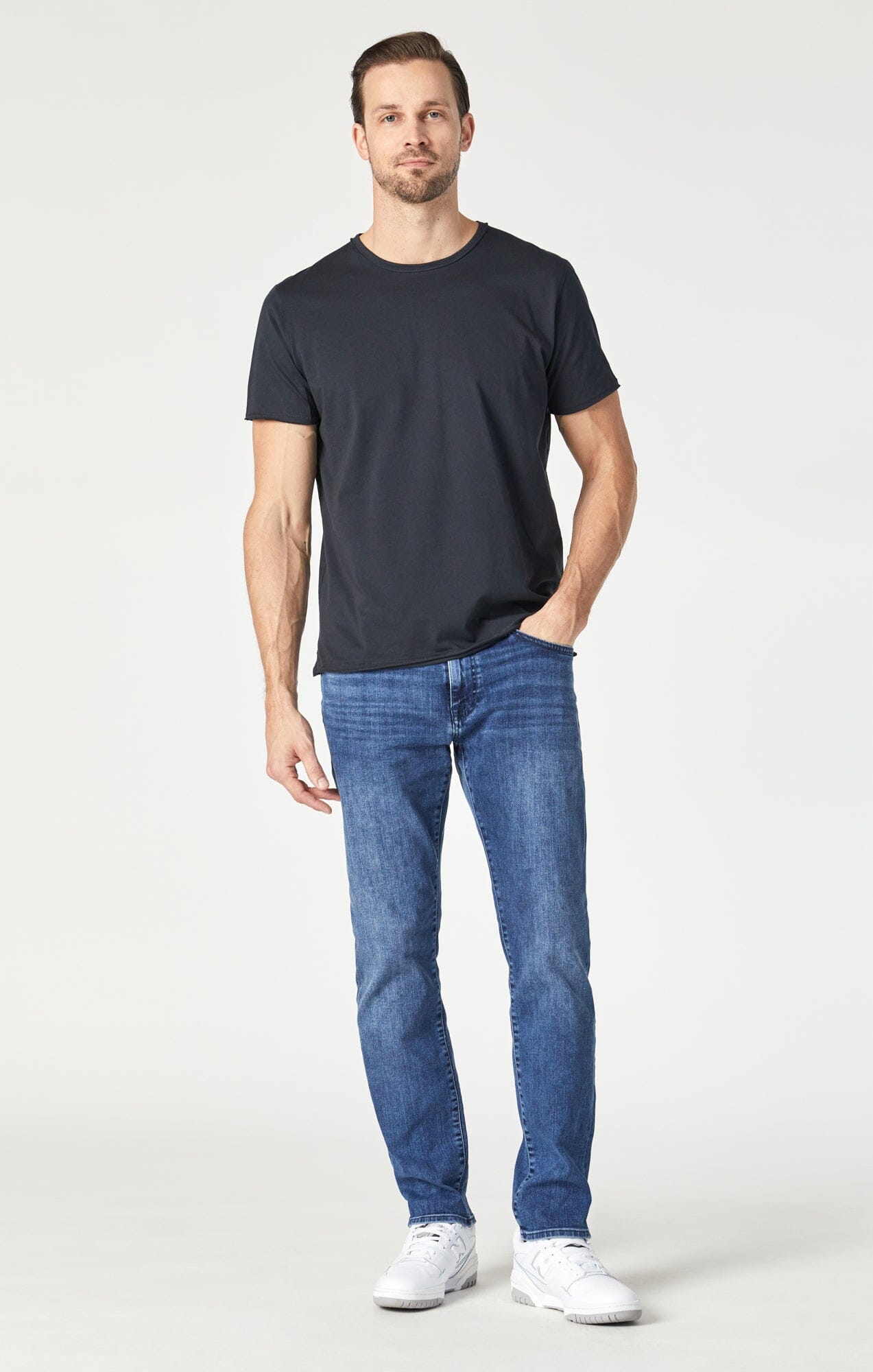 RAW EDGE NECK T-SHIRT IN BLACK - Mavi Jeans
