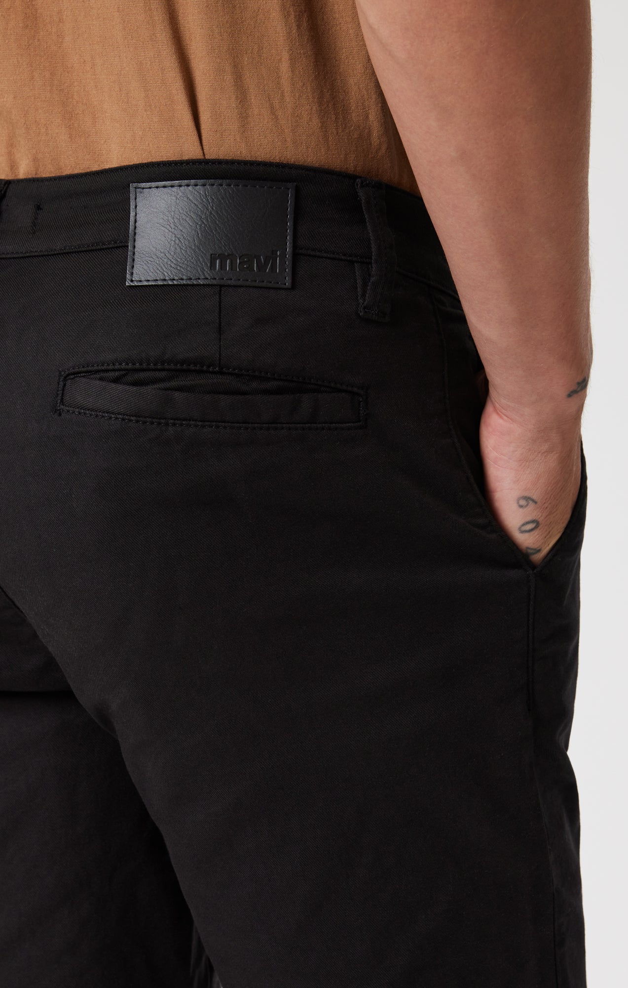 NOAH SHORTS IN BLACK LUXE TWILL - Mavi Jeans