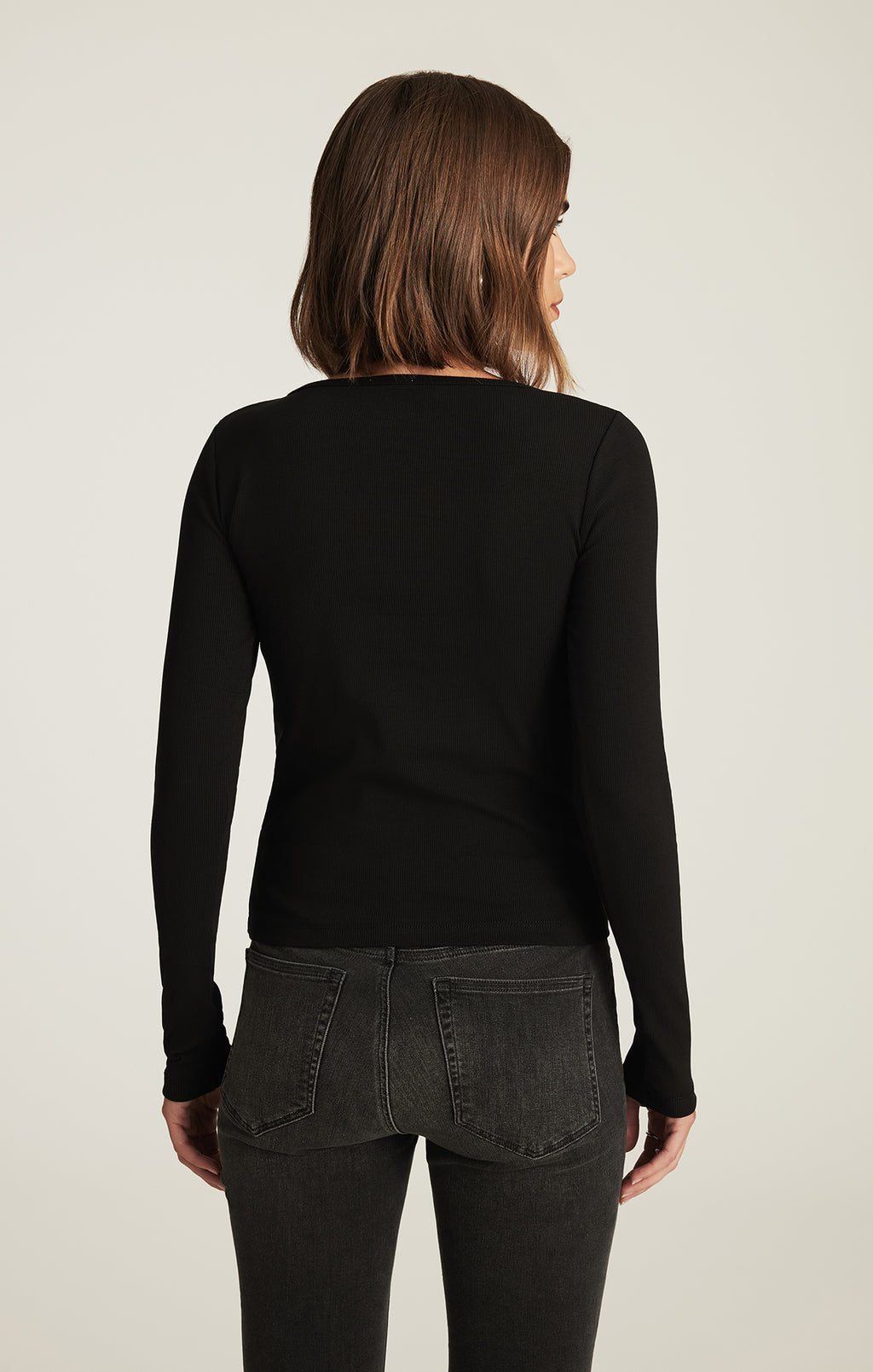 BASIC SQUARE NECK T-SHIRT IN BLACK