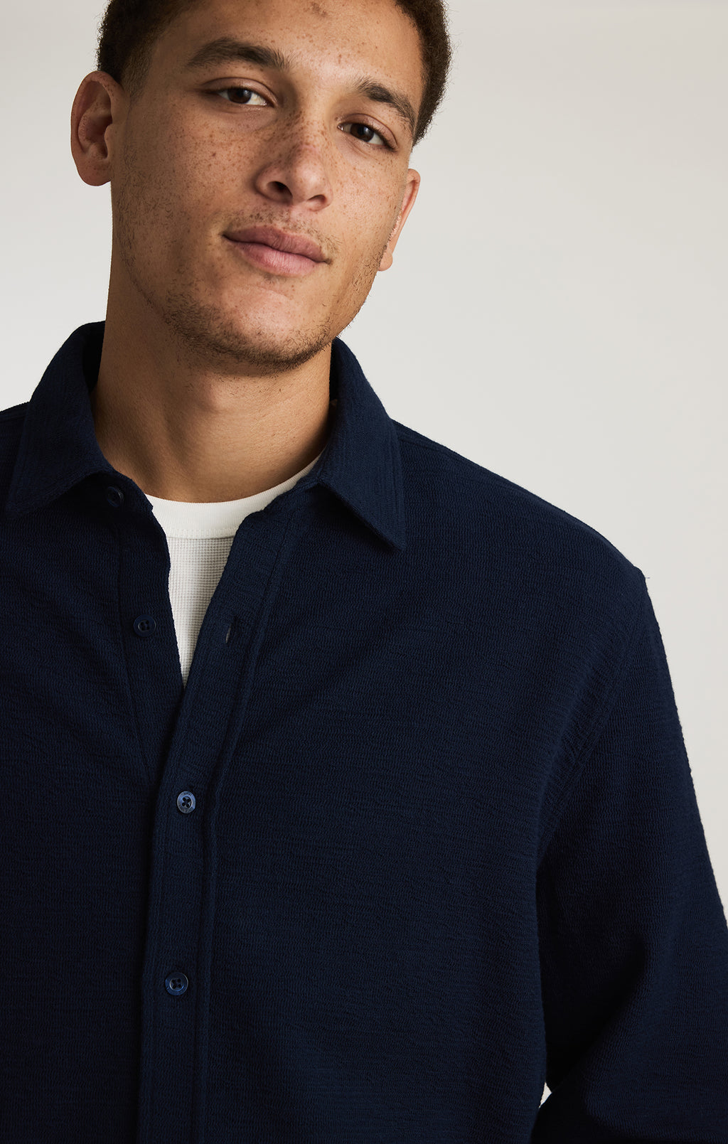 LONG SLEEVE BUTTON-UP SHIRT IN BLACK IRIS