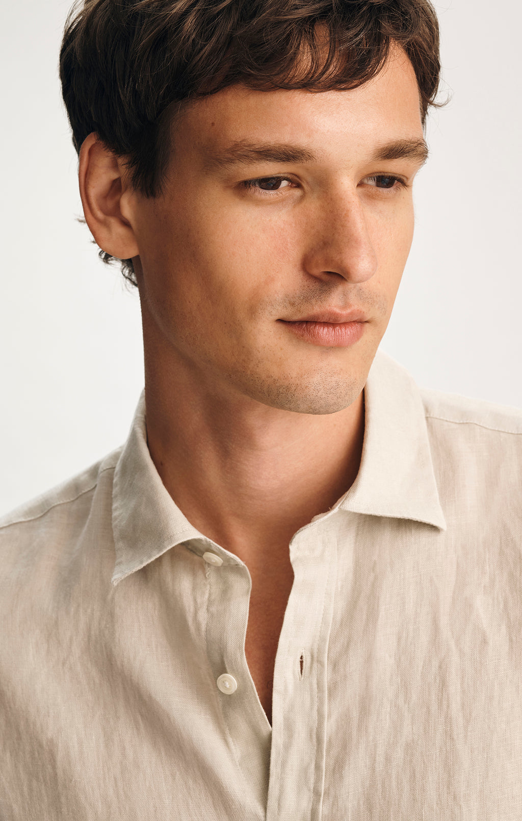 LINEN BUTTON-UP SHIRT IN SILVER BIRCH