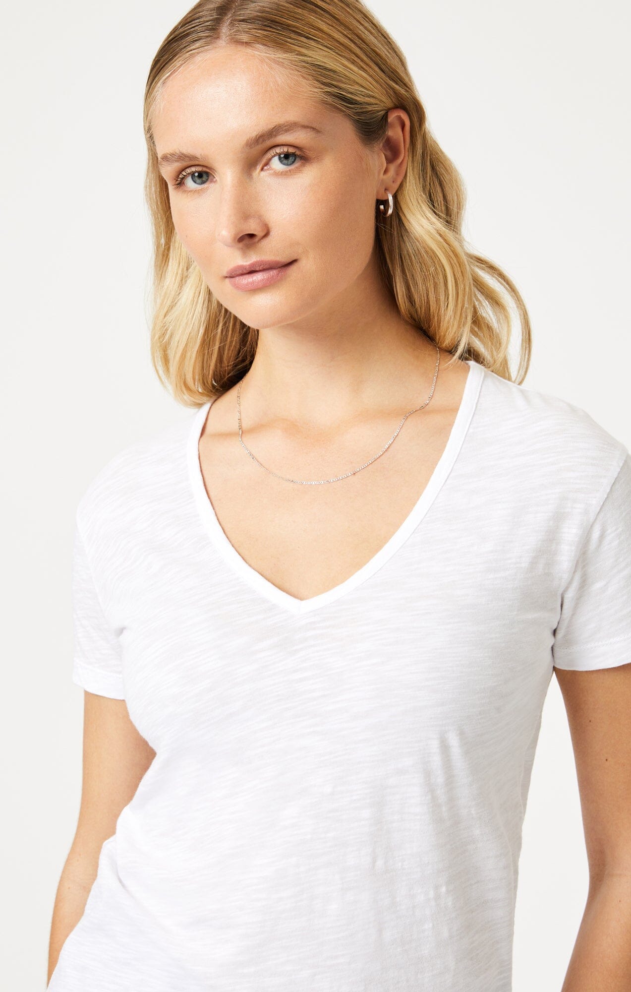 V-NECK T-SHIRT IN WHITE - Mavi Jeans