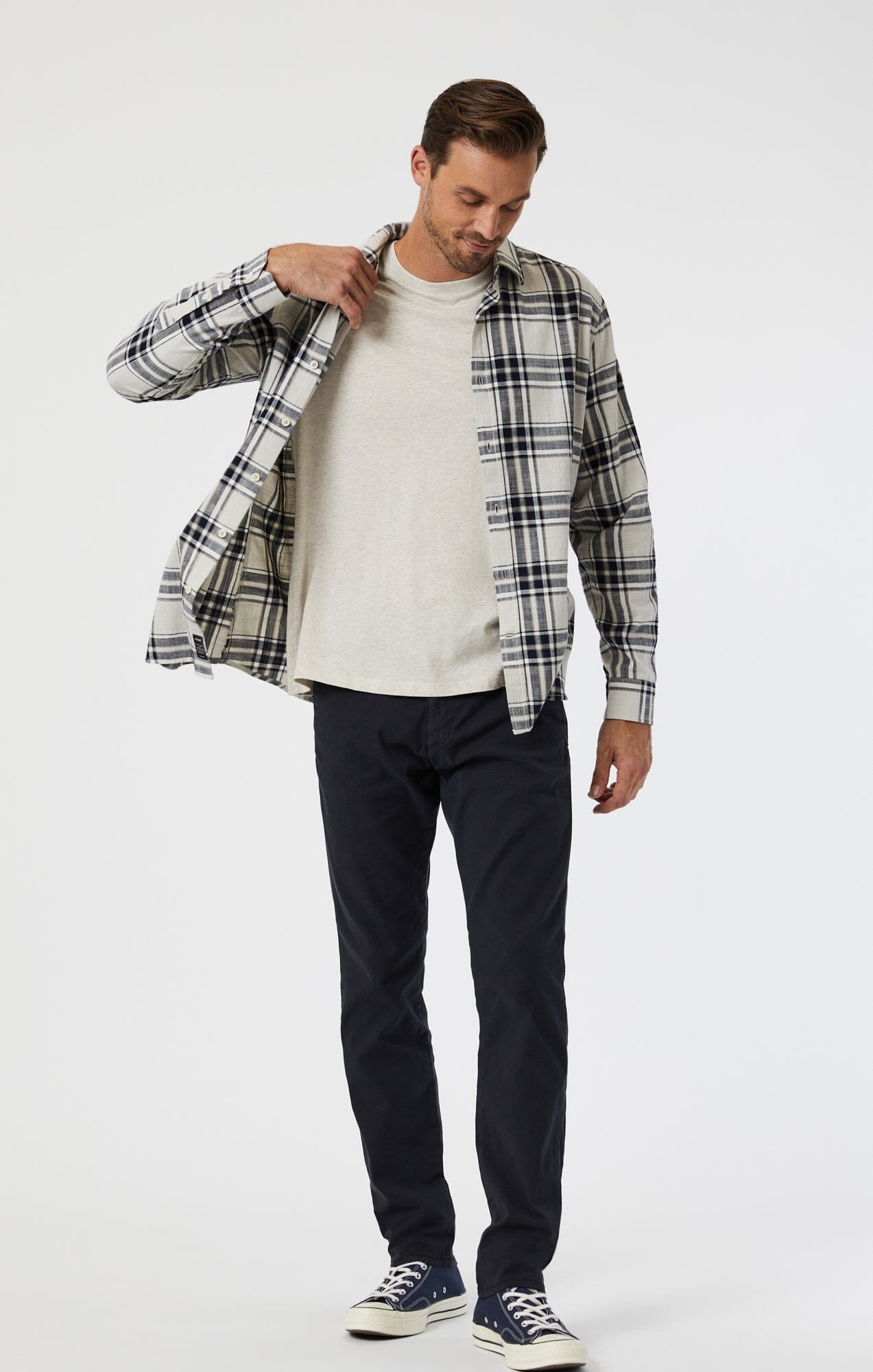 MILTON SLIM STRAIGHT CHINO IN DEEP NAVY LUXE TWILL - Mavi Jeans