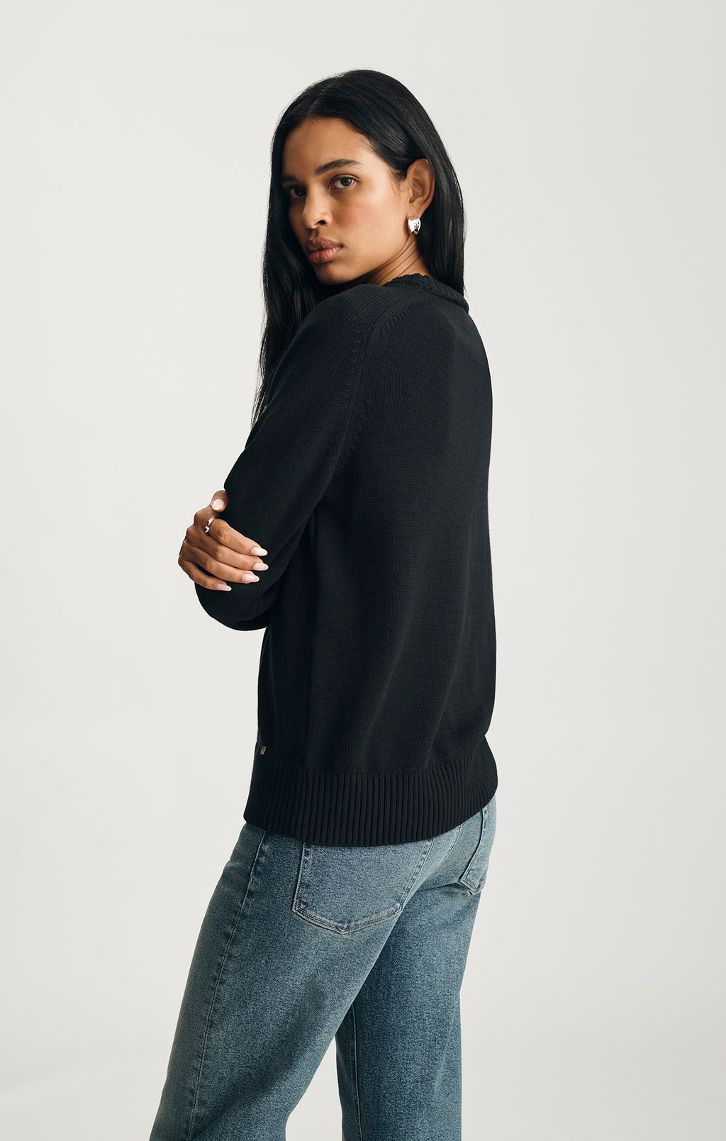 CREW NECK SWEATER IN BLACK