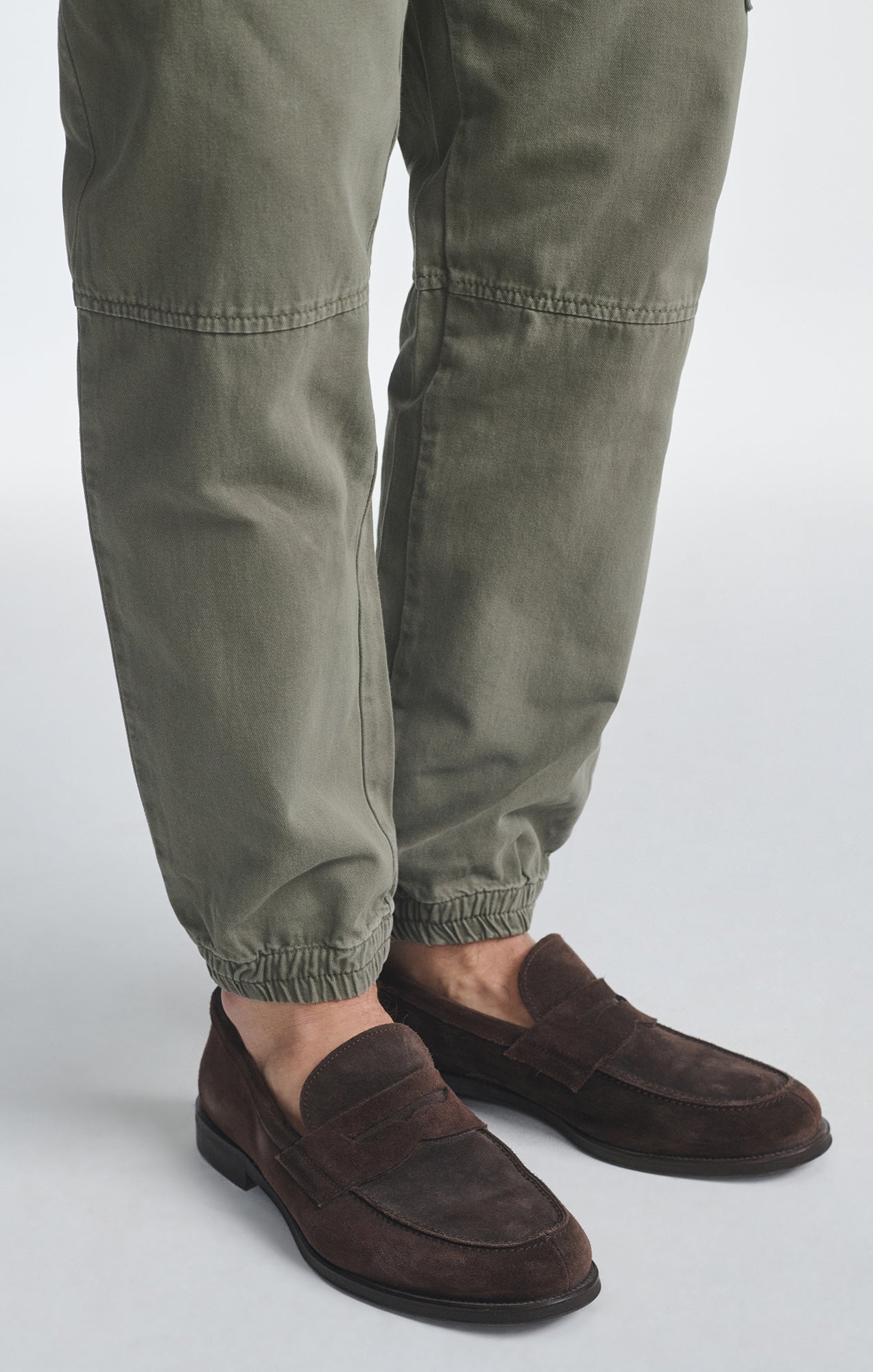 DOUBLE POCKET CUFFED CARGO PANTS IN SMOKEY OLIVE - Mavi Jeans