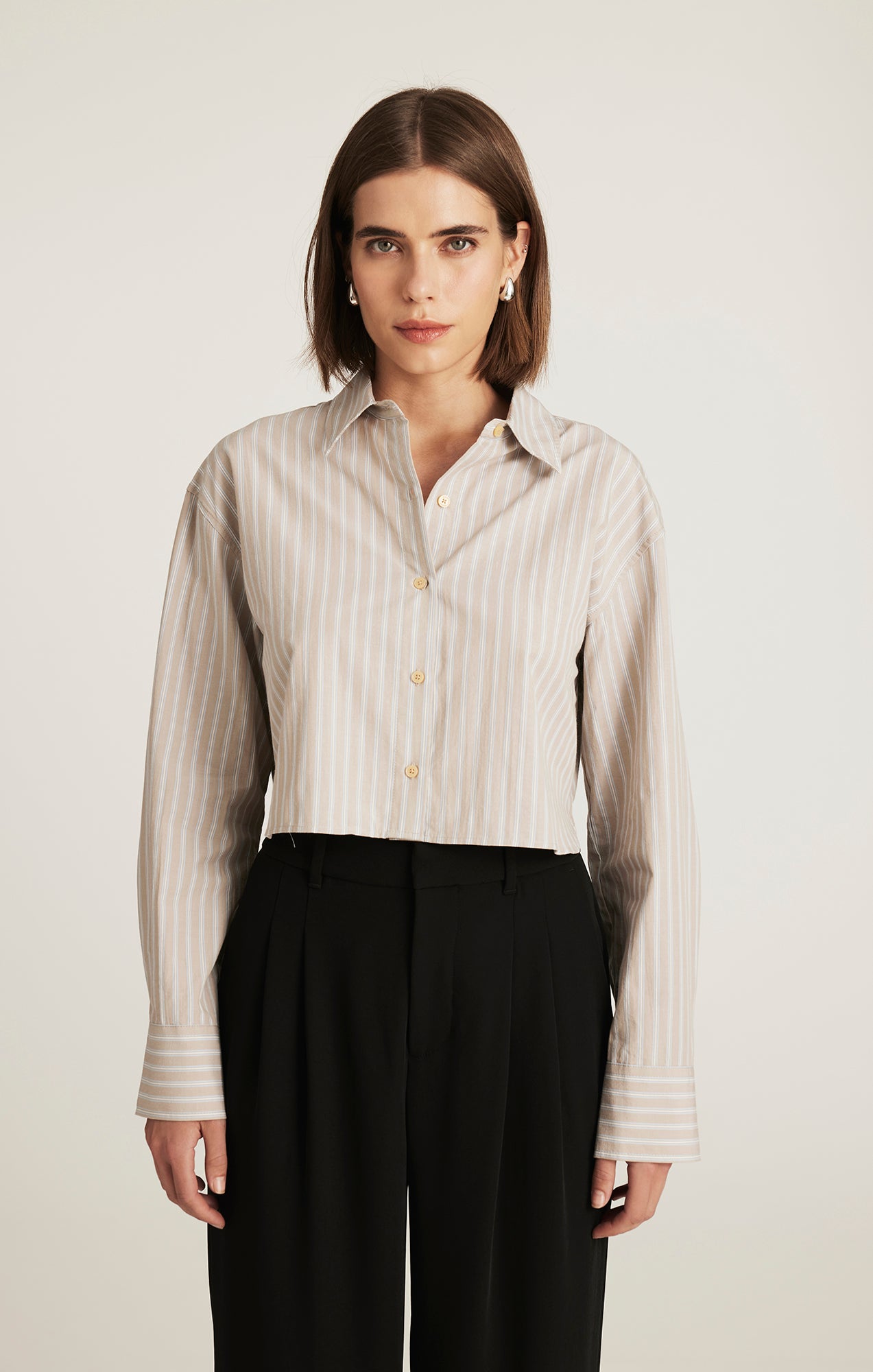 CROPPED LONG SLEEVE BUTTON-UP SHIRT IN BEIGE STRIPE - Mavi Jeans