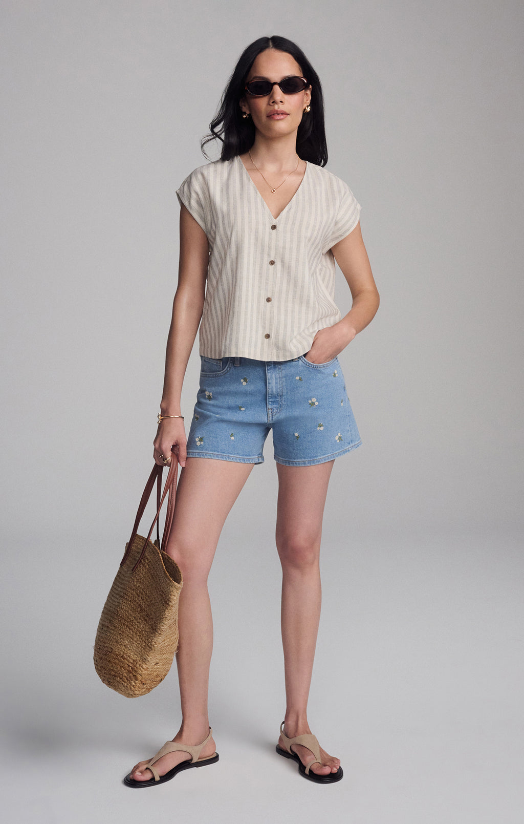 V-NECK SHORT SLEEVE BUTTON SHIRT IN BLACK STRIPE - Mavi Jeans