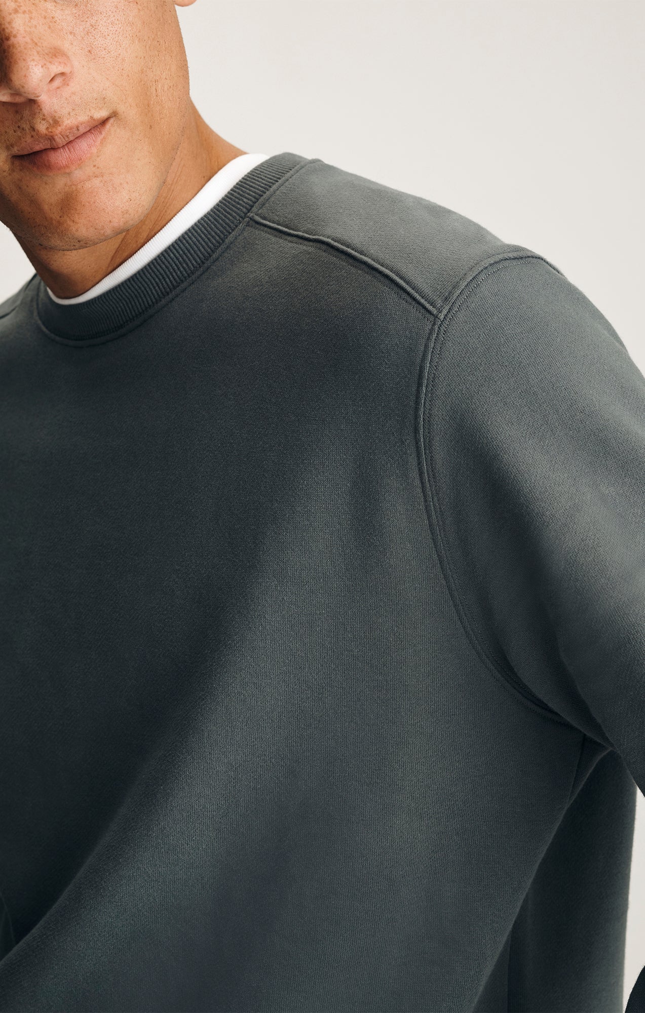 CREW NECK SWEATSHIRT IN URBAN CHIC