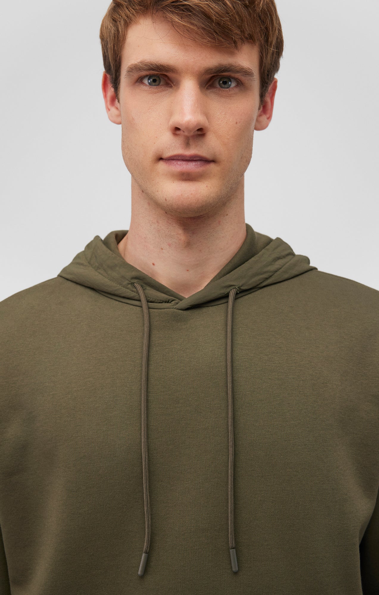 POCKET HOODIE IN OLIVE NIGHT - Mavi Jeans