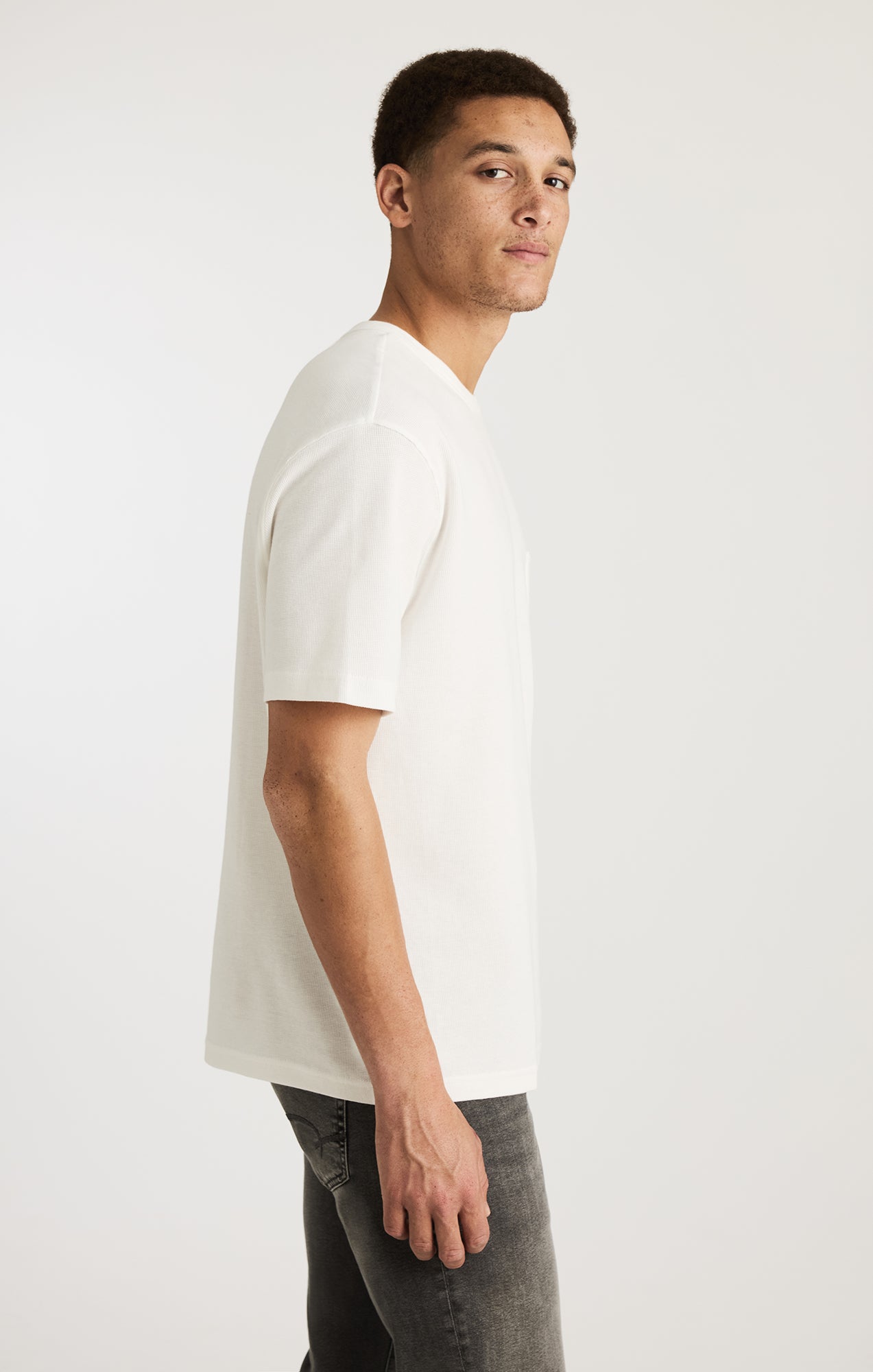 EDITION POCKET T-SHIRT IN ANTIQUE WHITE