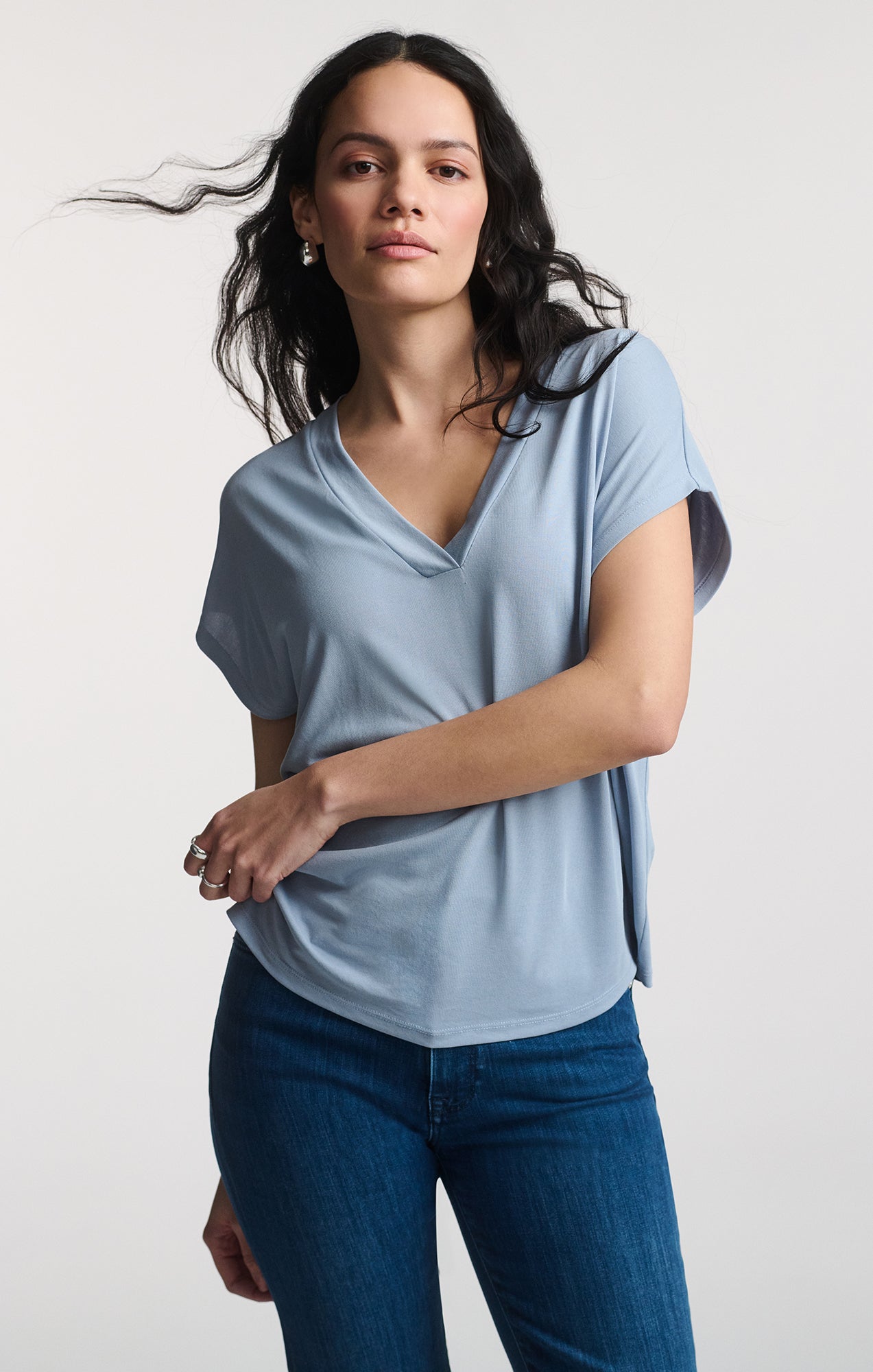 LUXE TOUCH TENCEL™ V-NECK SHIRT IN ZEN BLUE - Mavi Jeans