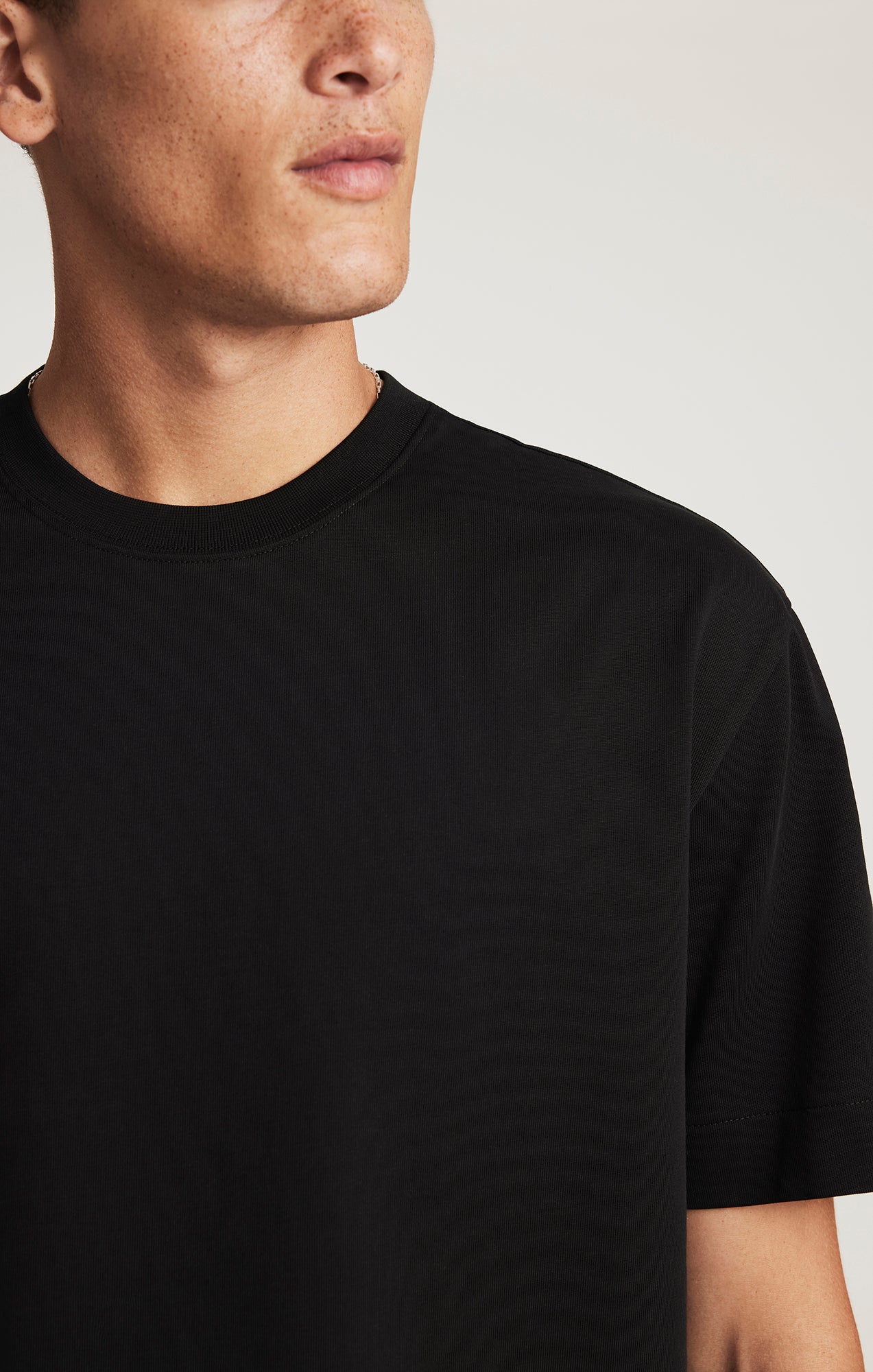 SHORT SLEEVE CREW NECK T-SHIRT IN BLACK - Mavi Jeans