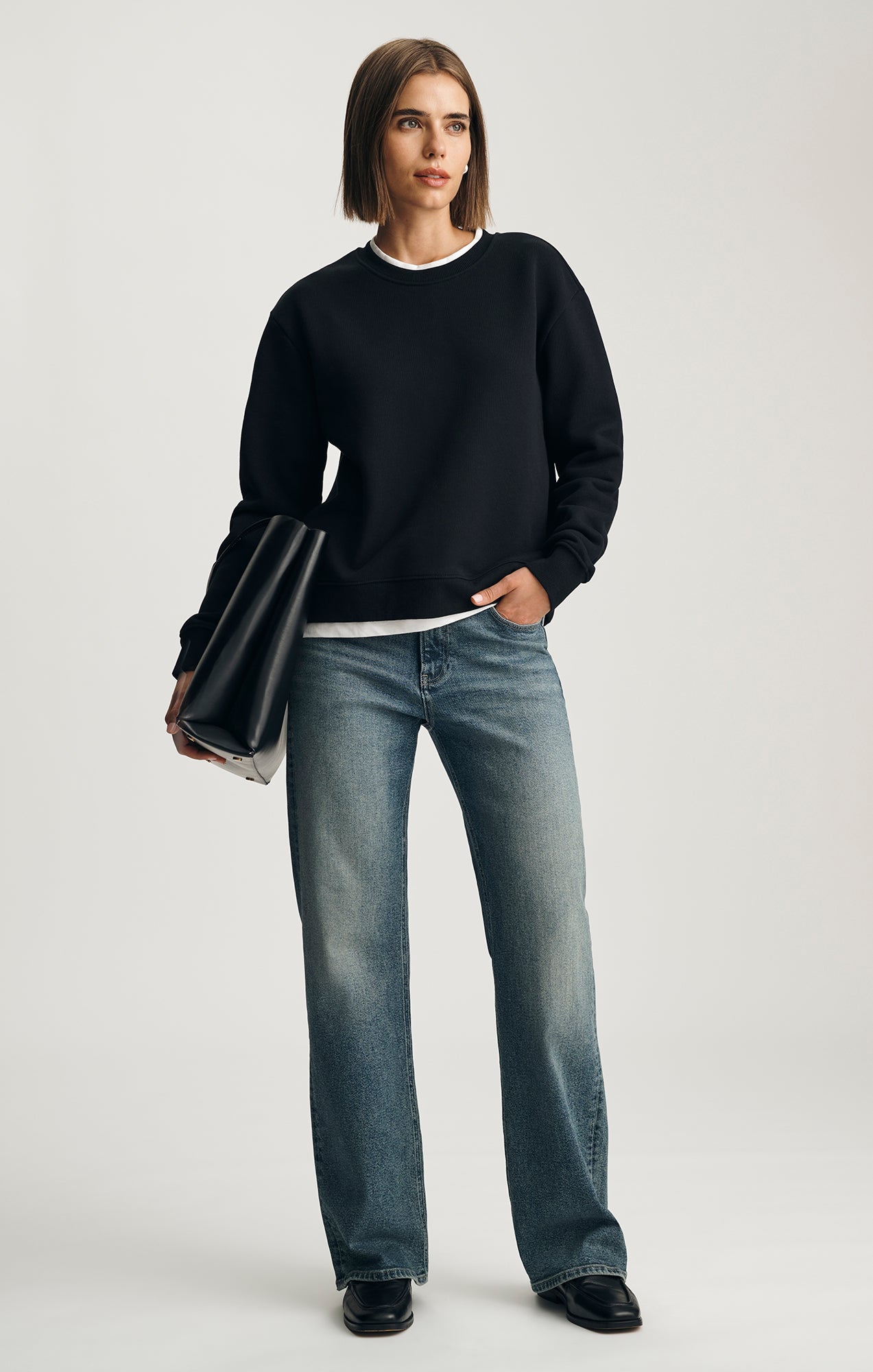 CREW NECK SWEATSHIRT IN BLACK