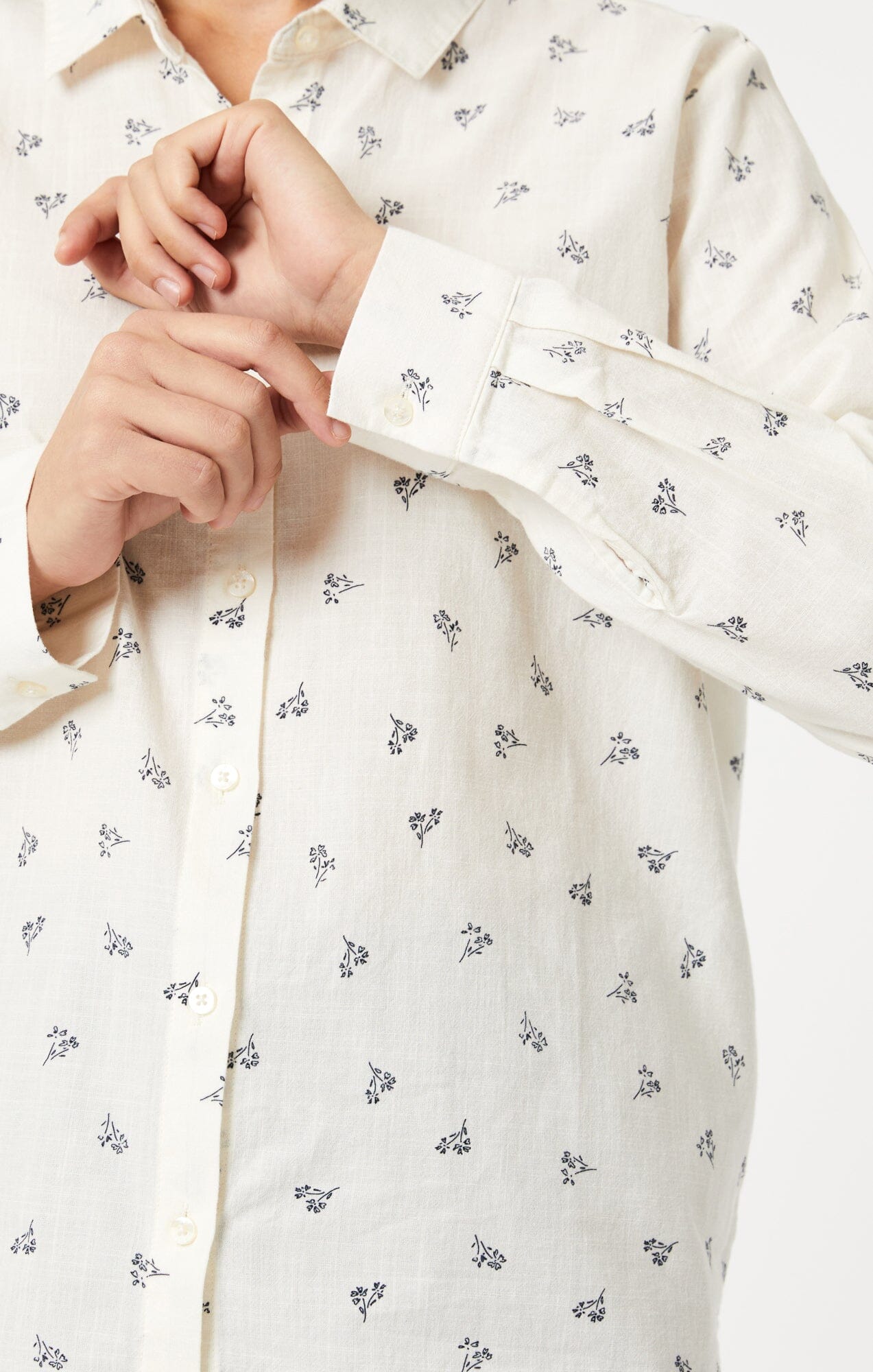 BUTTON-UP LONG SLEEVE SHIRT IN SIMPLE FLOWER PRINT - Mavi Jeans
