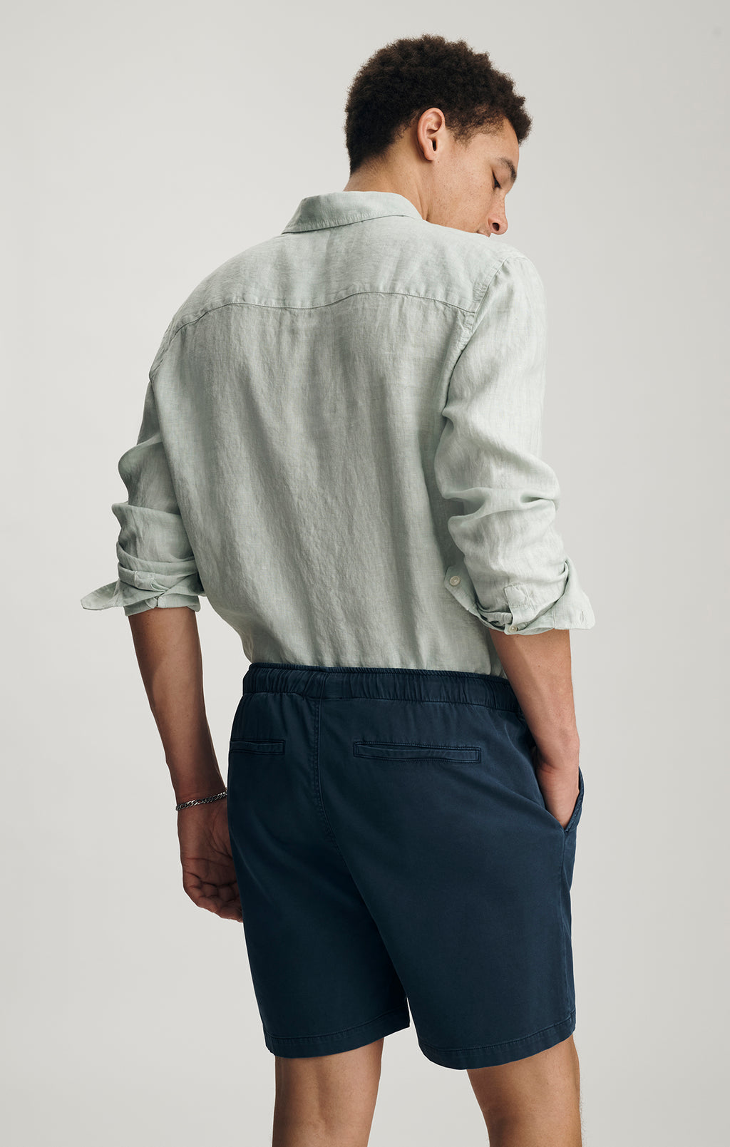 TENCEL™ DRAWSTRING 7" INSEAM SHORTS IN TOTAL ECLIPSE - Mavi Jeans