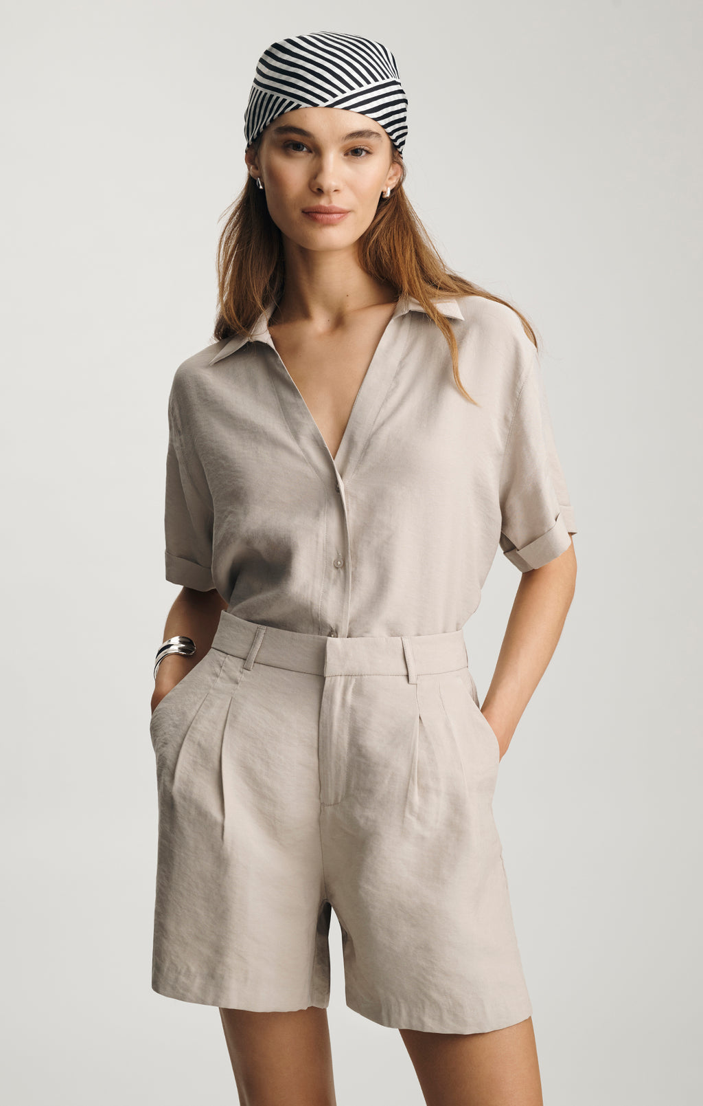 LUXE TOUCH PLEATED SHORTS IN OYSTER GRAY - Mavi Jeans