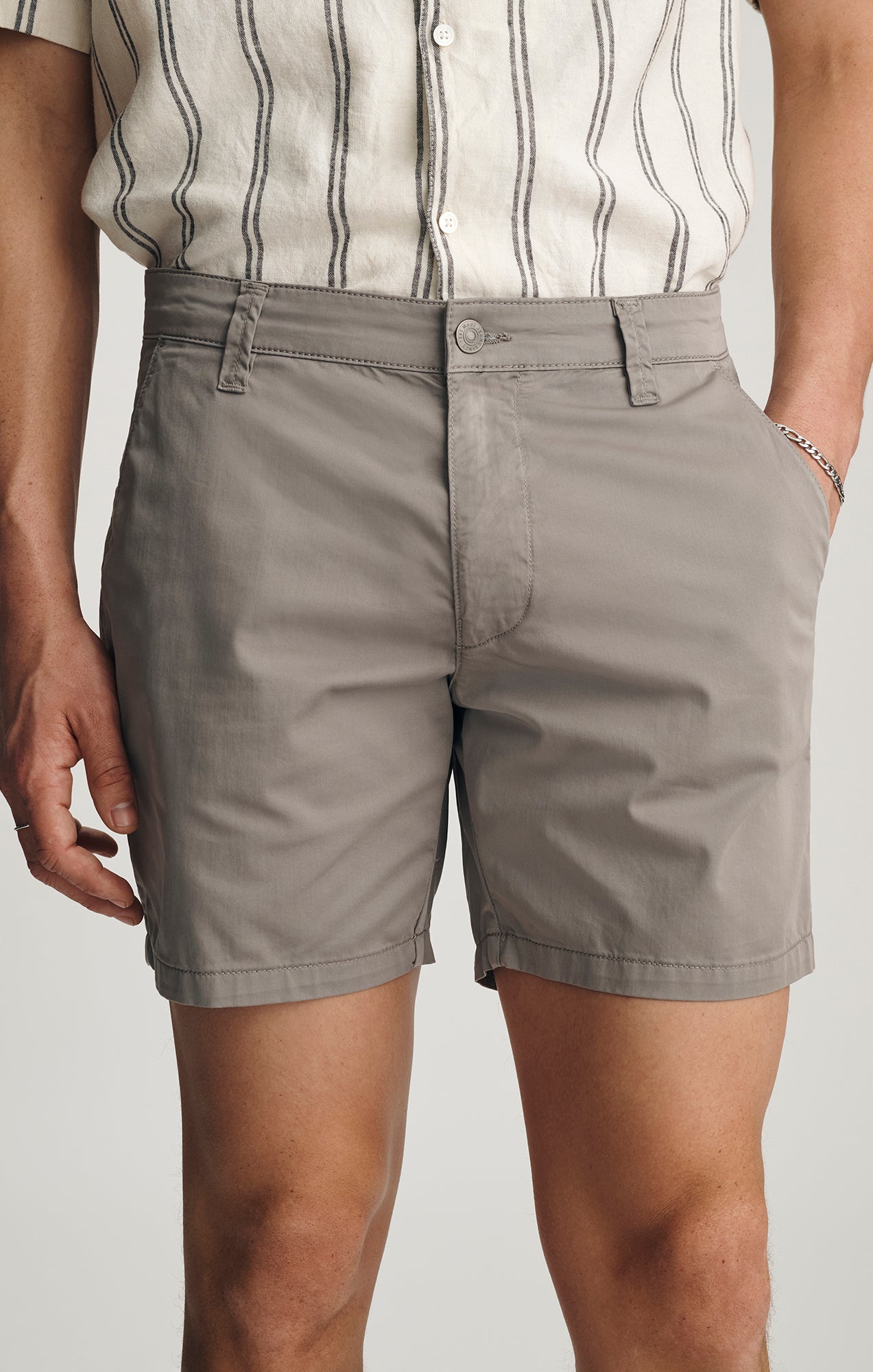 NATE CHINO SHORTS IN FOGGY CITY SMART - Mavi Jeans