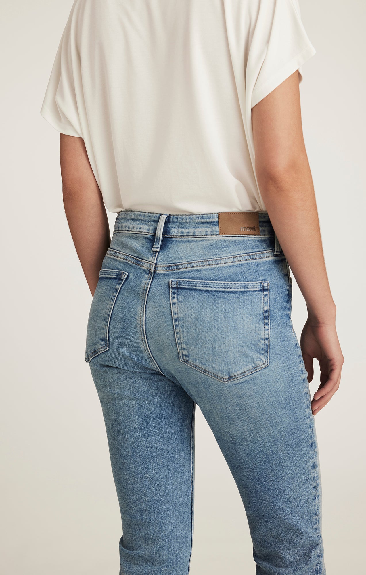 KATHLEEN SLIM BOYFRIEND IN LIGHT BRUSHED FLEX BLUE - Mavi Jeans